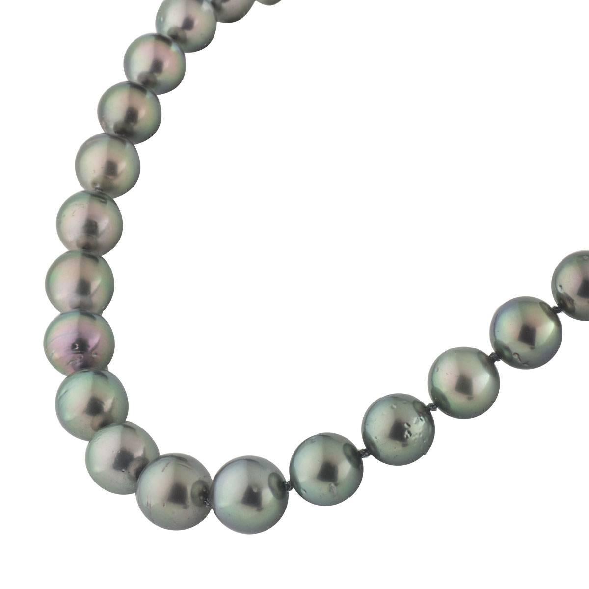 South Sea Pearl and Diamonds Jewelry Suite In Good Condition In London, GB