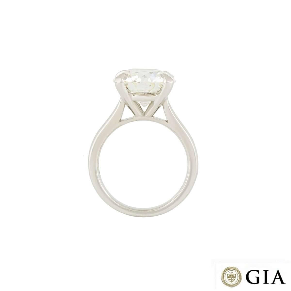 Bague de fiançailles en diamant taille brillant rond de 5,46 carats certifié GIA Pour femmes en vente