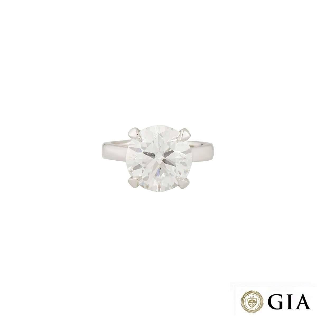 Bague de fiançailles en diamant taille brillant rond de 5,46 carats certifié GIA en vente 2