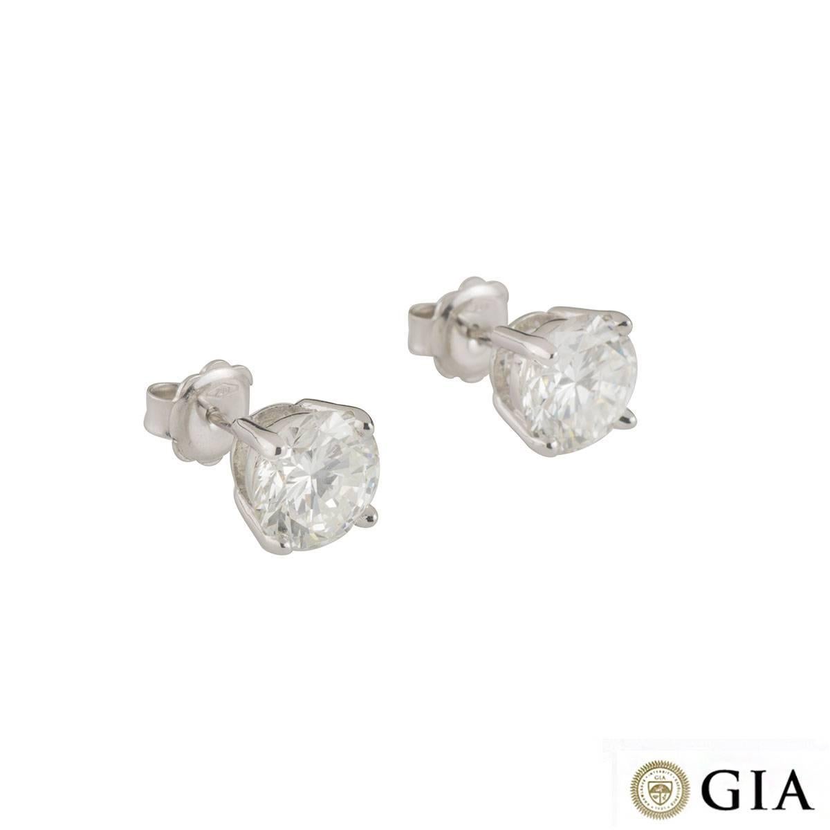 A gorgeous pair of 18k white gold diamonds stud earrings. Each earring is set with a single round brilliant cut diamond within a classic four claw setting. The first diamond weighs 2.64ct, is H colour, VS1 clarity and the second weighs 2.48ct, I
