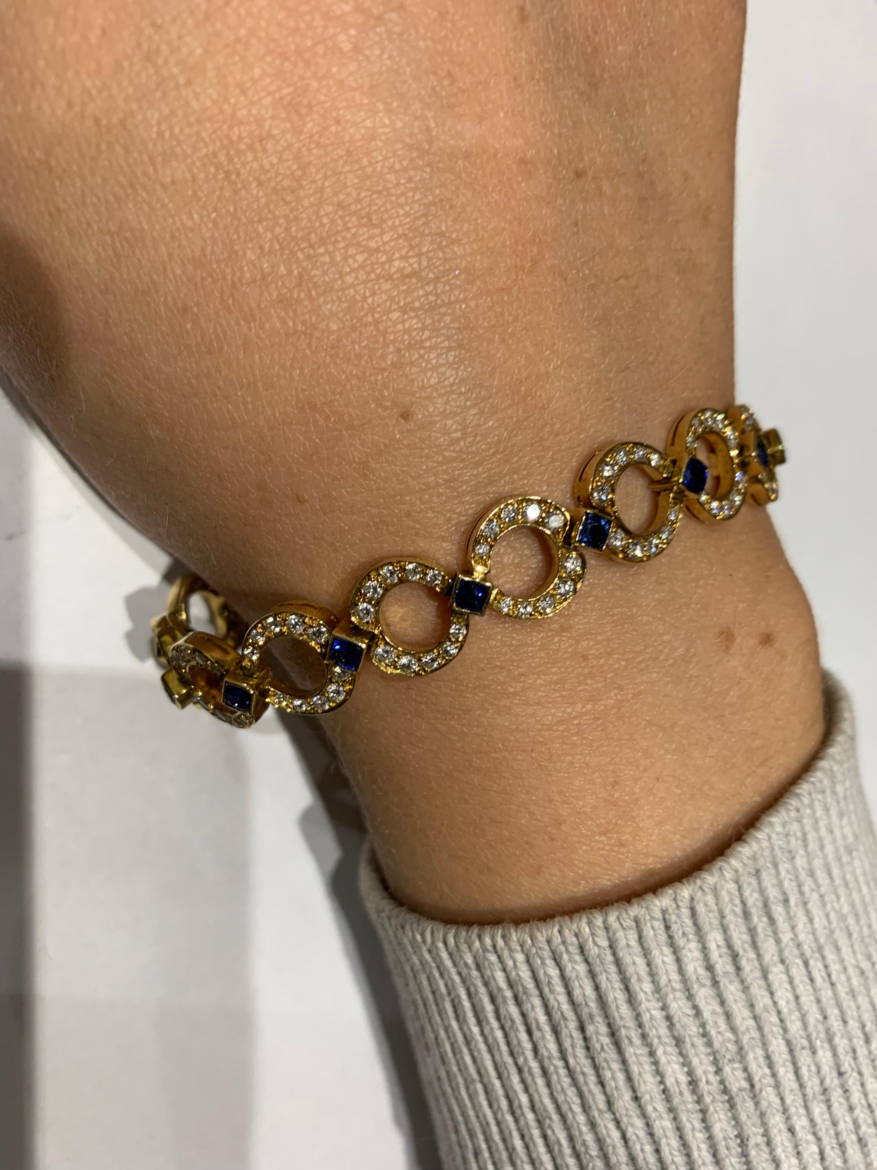 18 Karat Yellow Gold Sapphire and Diamond Bracelet In Excellent Condition In London, GB