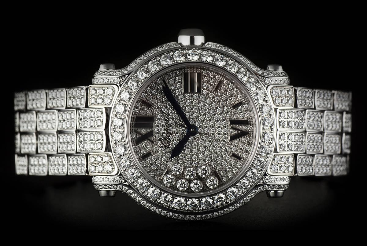 An 18k Fully Loaded Diamond Set Montre Happy Sport Ladies Wristwatch, pave diamond dial with applied roman numerals III, VI, IX, XII and index batons, 7 floating round brilliant diamonds (~0.39ct), an 18k white gold fixed bezel set with