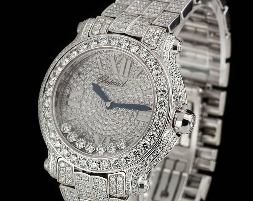 Dazzling Chopard Diamond Set Montre Happy Sport Wristwatch in White Gold In Excellent Condition In London, GB