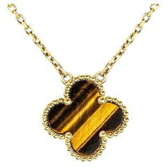 Van Cleef & Arpels Ciondolo Vintage Alhambra in oro giallo con occhio di tigre VCARD38600