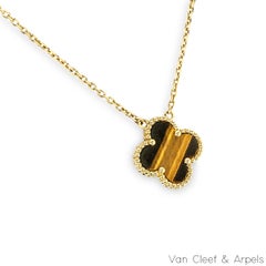 Van Cleef & Arpels Ciondolo Vintage Alhambra in oro giallo con occhio di tigre VCARD38600