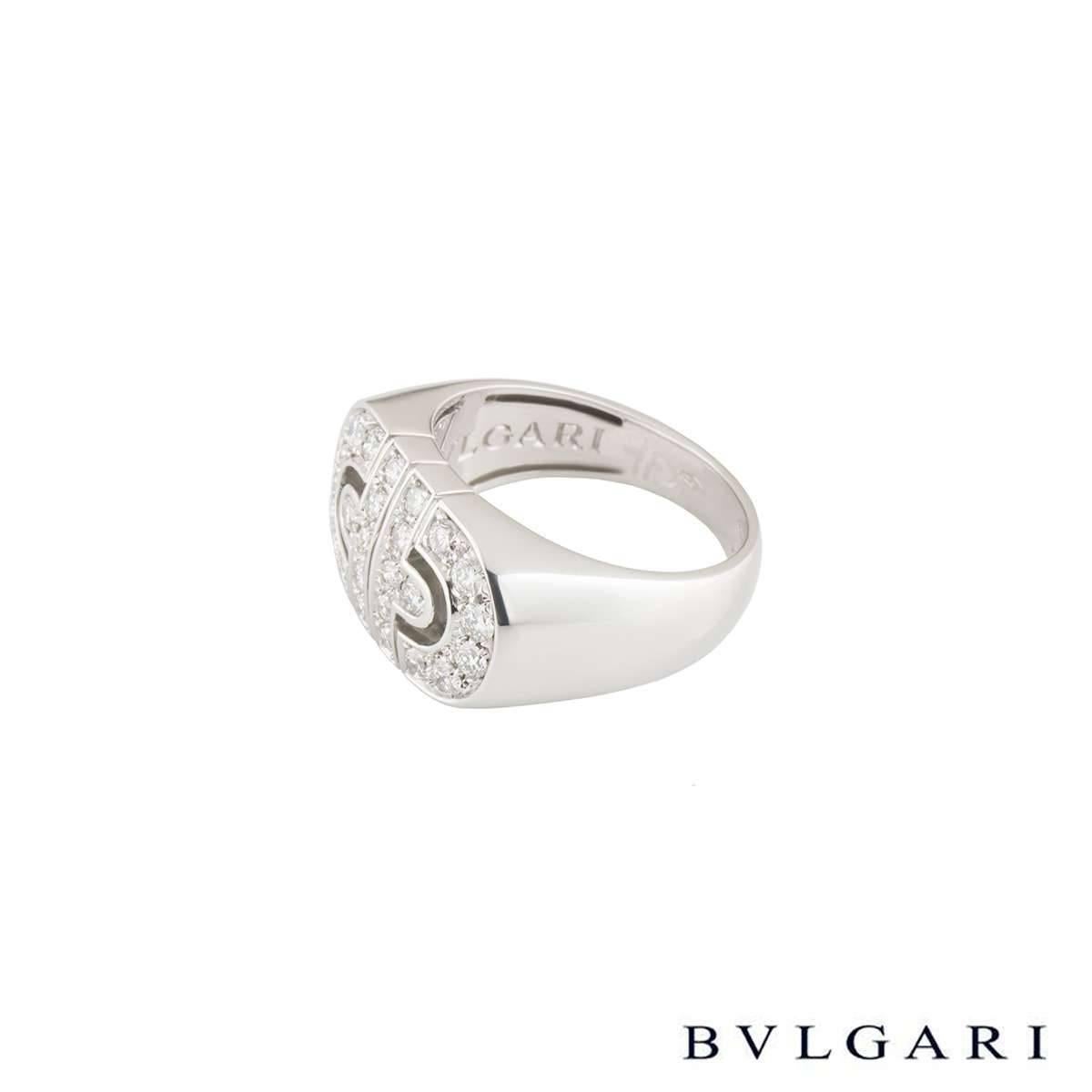A lovely 18k white gold Bvlgari diamond dress ring from the Parentesi collection. The ring comprises of the Parentesi motif with round brilliant cut diamonds in a pave setting. The ring is set with 24 round brilliant cut diamonds totalling 0.72ct, G