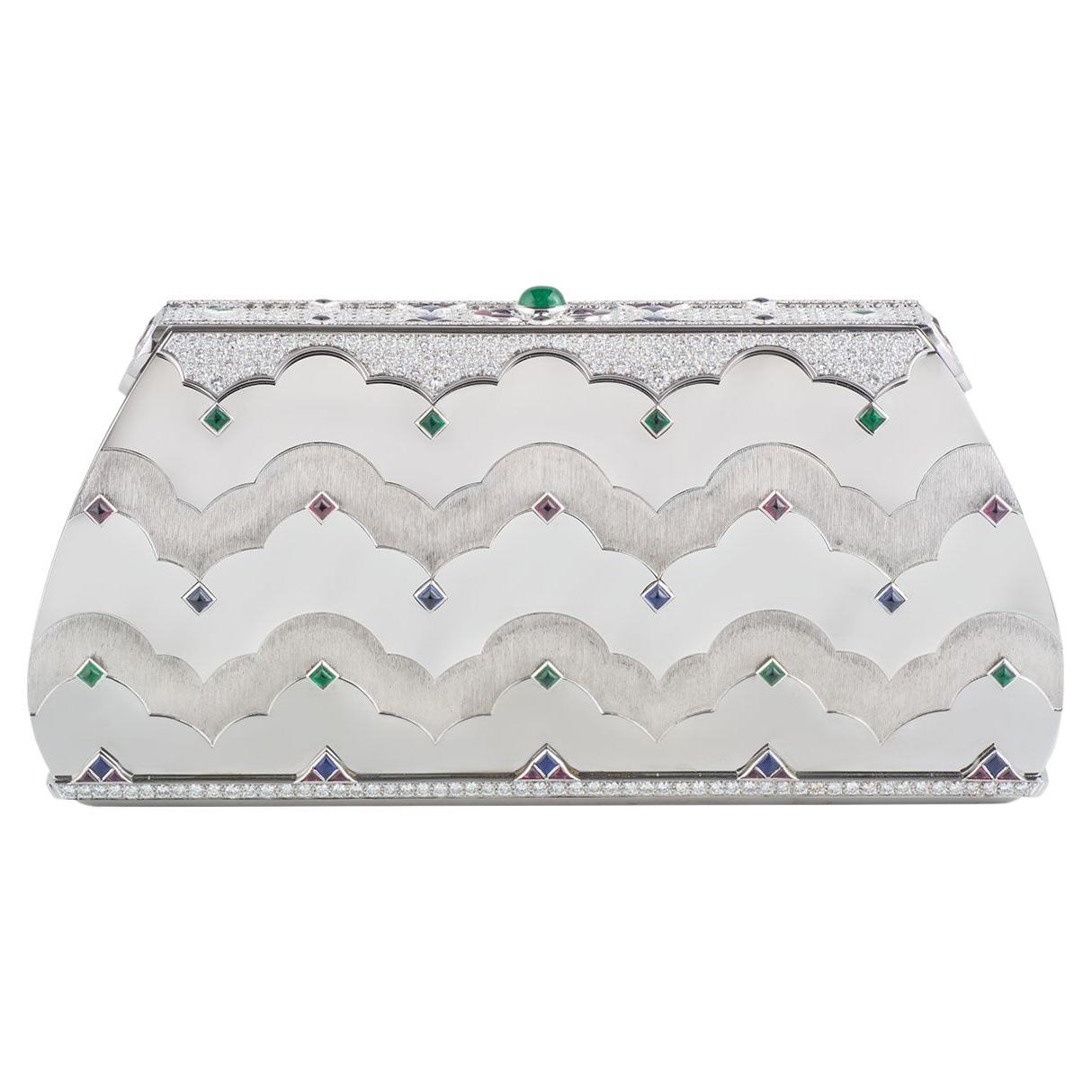 Pochette Mauboussin con diamanti e pietre multiple e accessori Chanel 23 carati in vendita