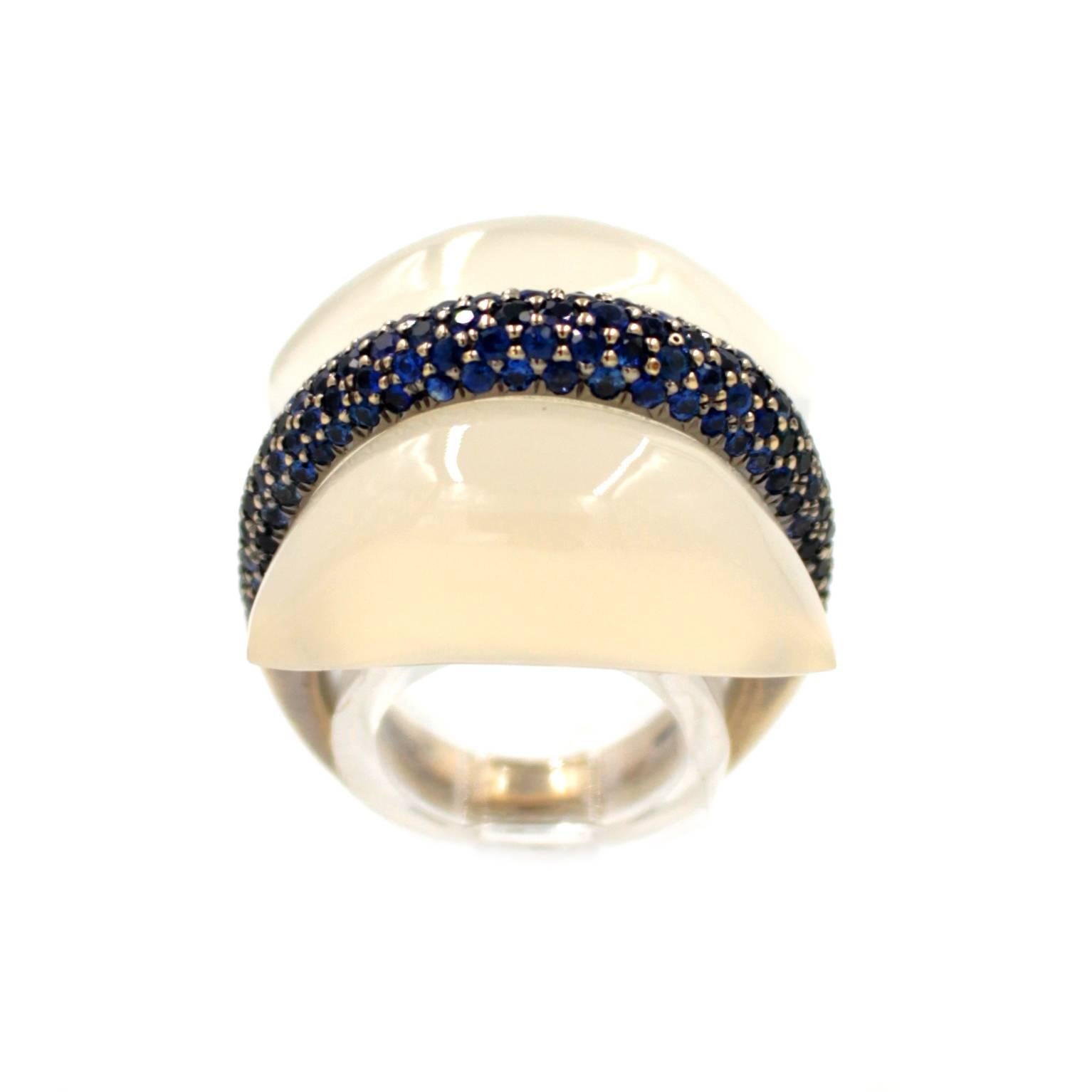 Moonstone Sapphire Rhodium Gold Ring In New Condition For Sale In Santa Fe, NM