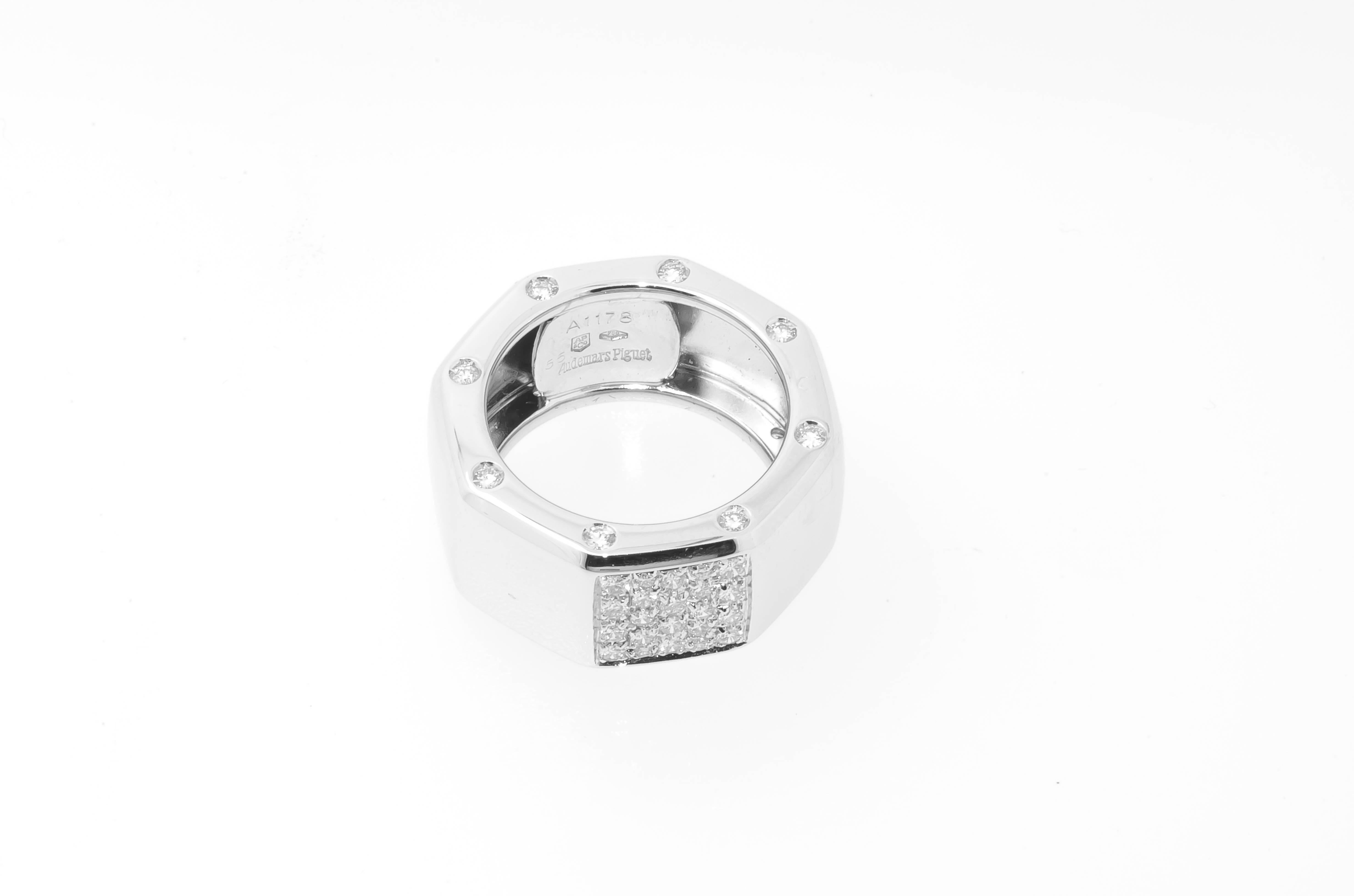 Beautifully crafted fully stamped and hallmarked 18 Karat white gold and diamond ring from Audemars Piguet 

Size: O