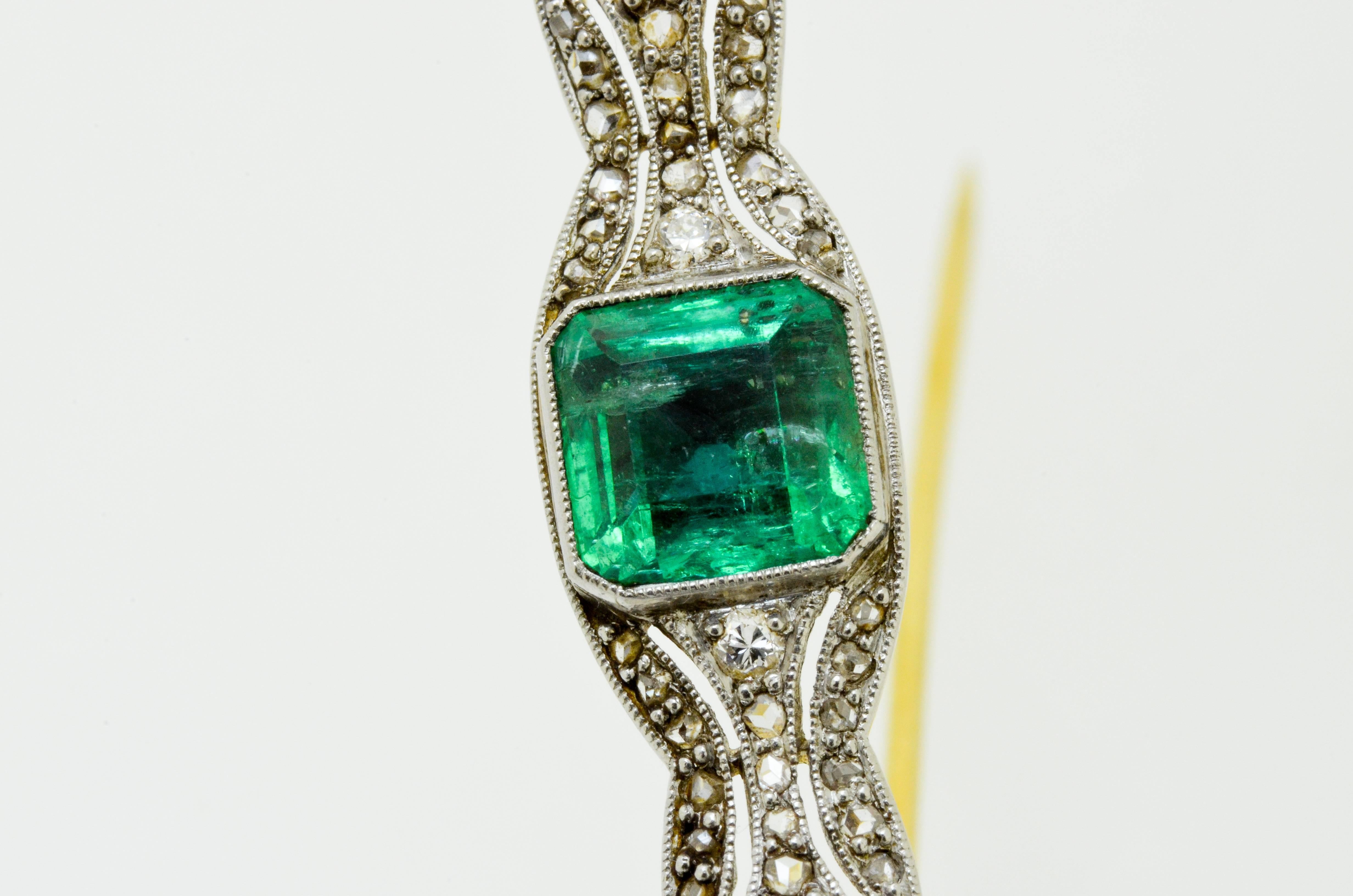 Diamond and emerald 1930s brooch set in 15 karat gold 