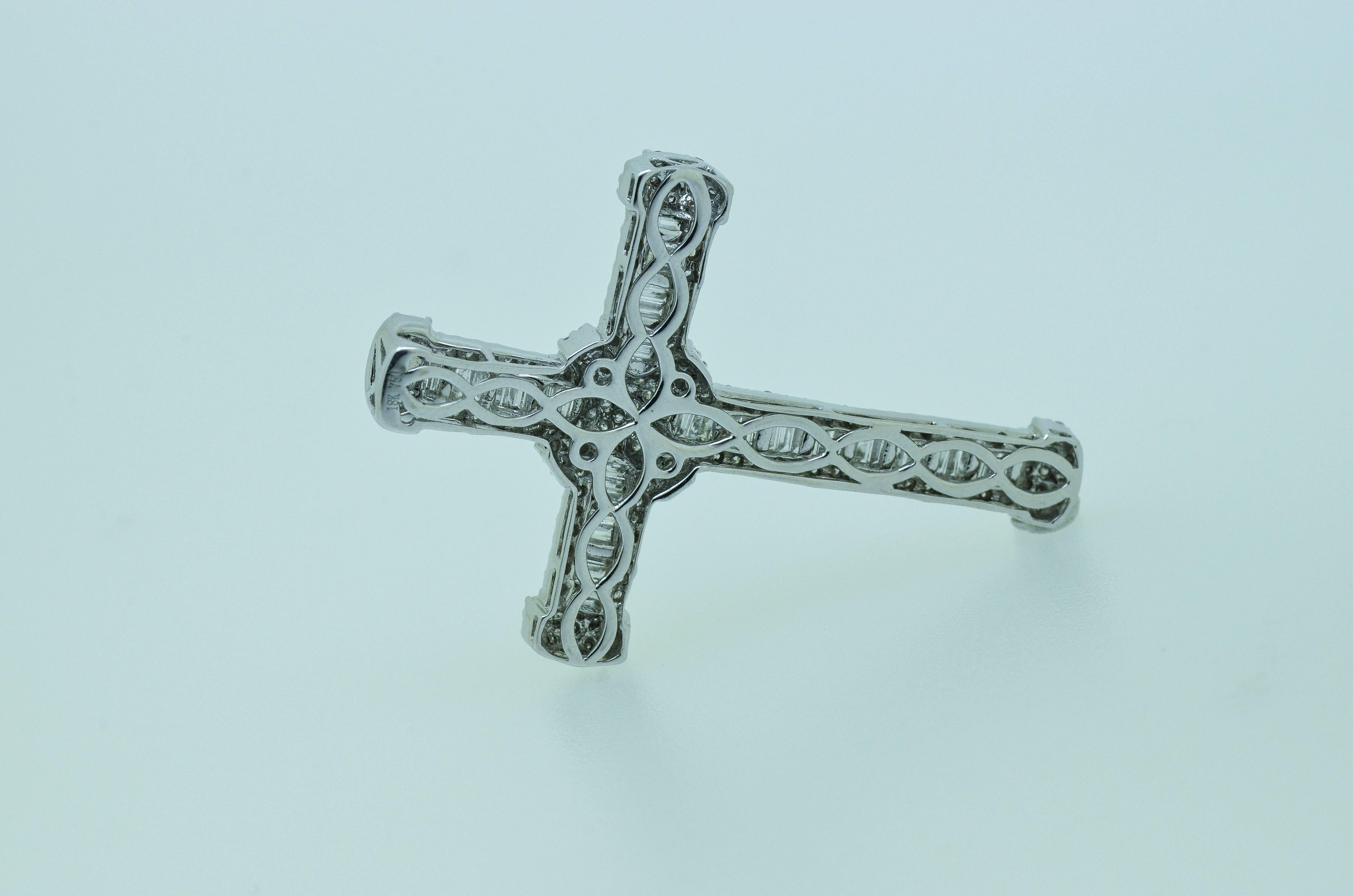 Tiffany Style Diamond Cross  In Excellent Condition For Sale In Fuengirola, Malaga