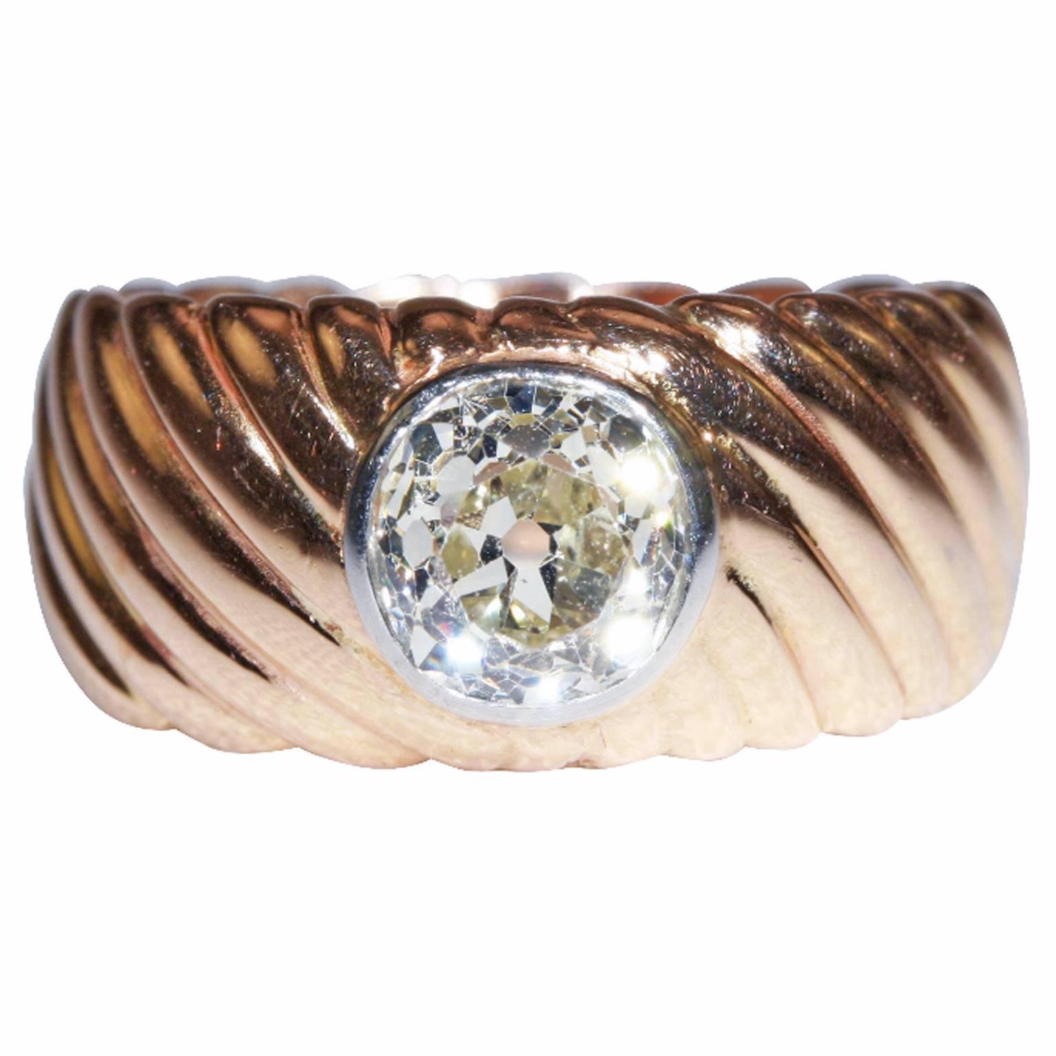 Art Nouveau 1.35 Carat Diamond Gold Solitaire Engagement Ring For Sale
