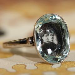 1920s Aquamarine Gold Portrait Locket Ring