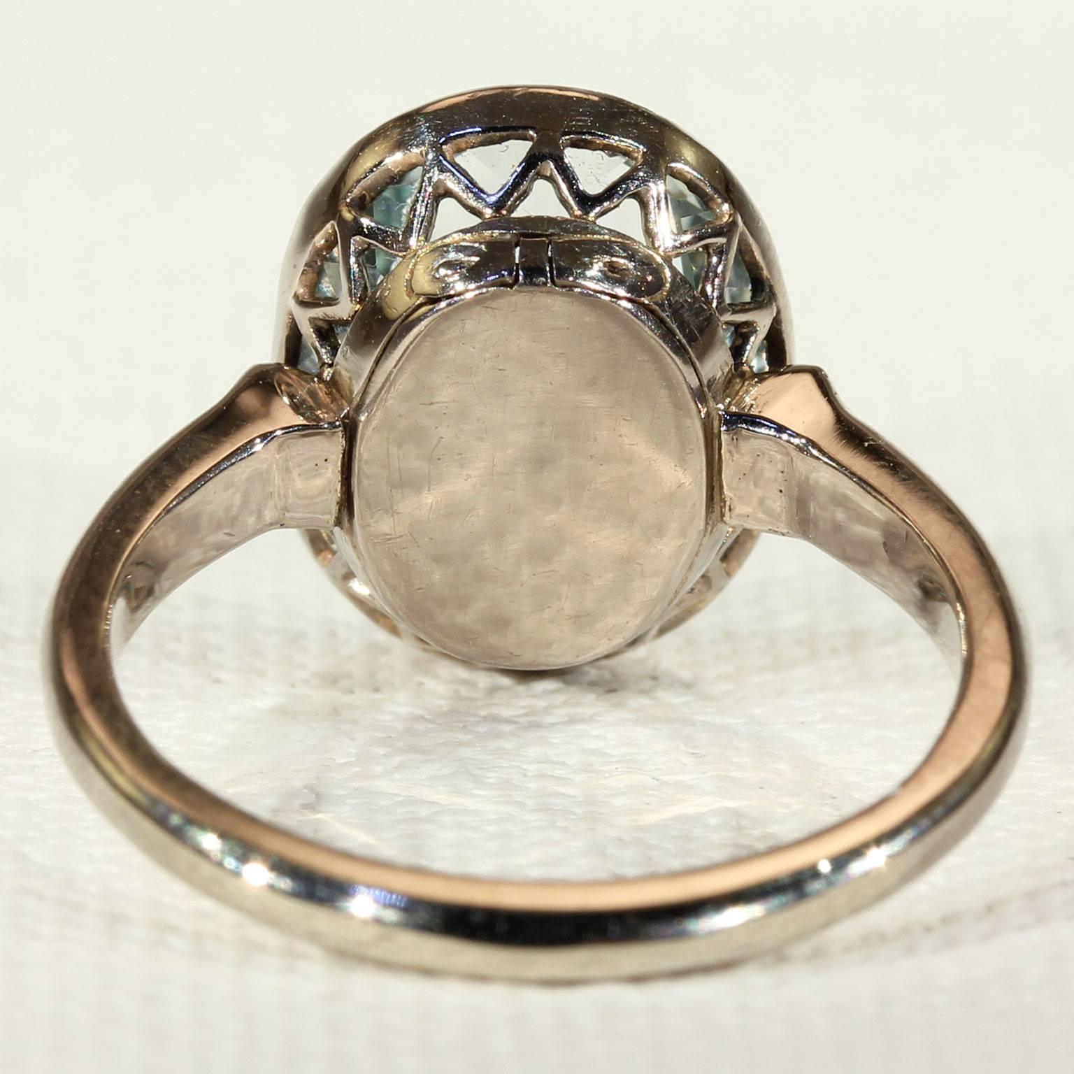 Women's or Men's 1920s Aquamarine Gold Portrait Locket Ring 