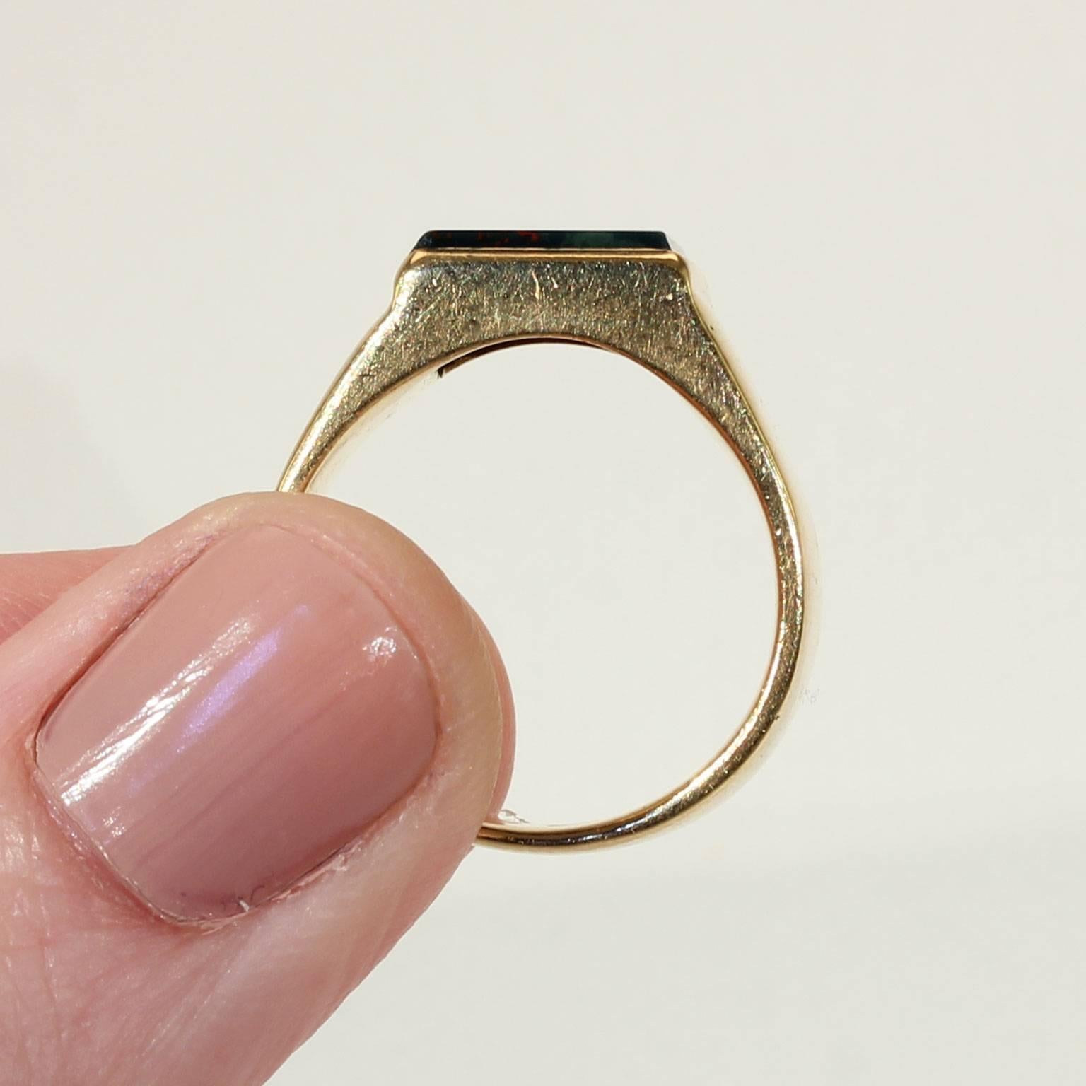 Women's or Men's Antique Fascinating Scottish Victorian Bloodstone  Intaglio Gold Signet Ring For Sale