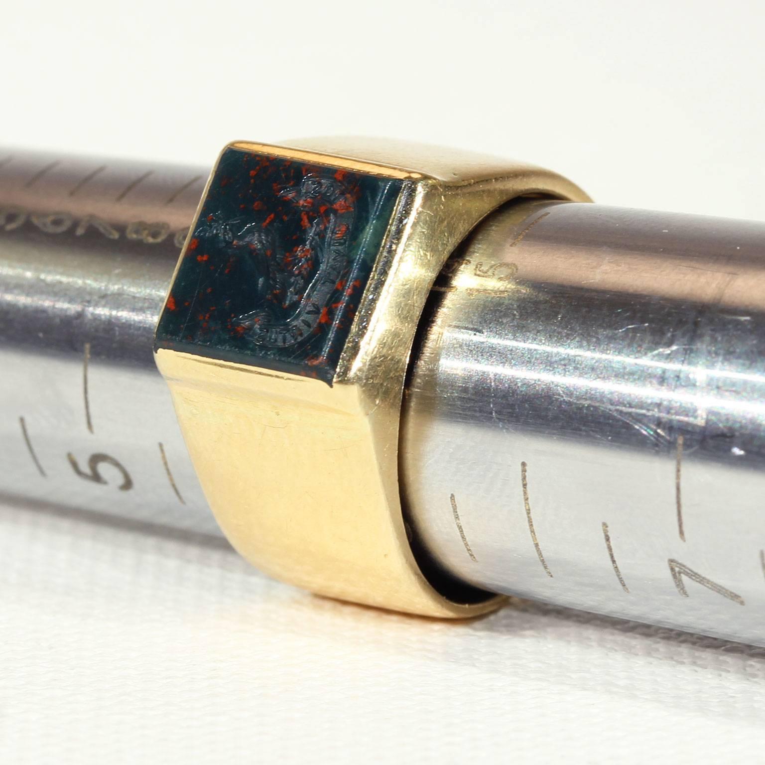 Antique Fascinating Scottish Victorian Bloodstone  Intaglio Gold Signet Ring For Sale 2