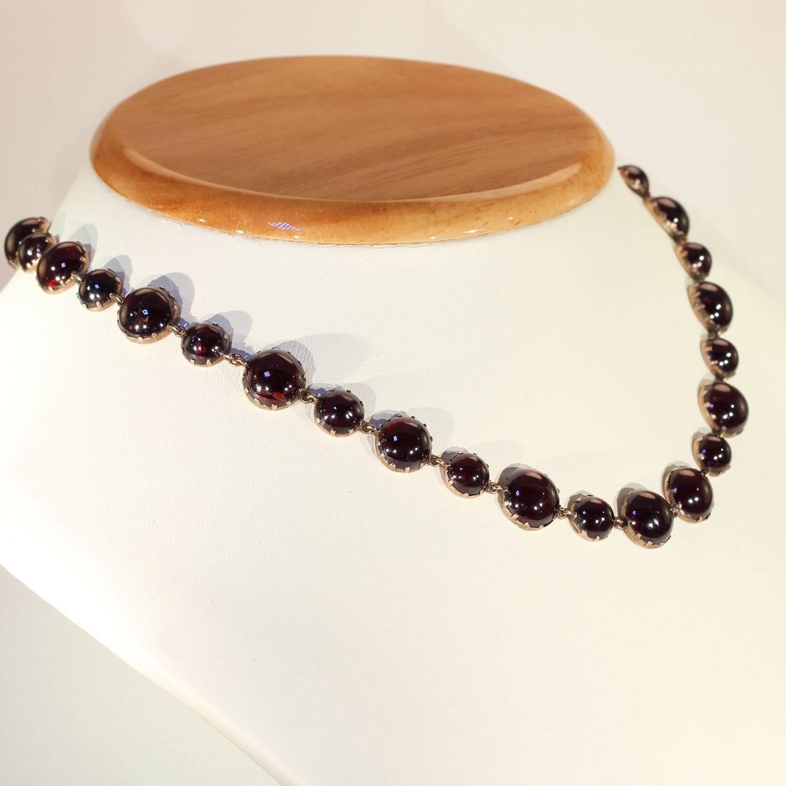 Antique Georgian Gold Cabochon Garnet Necklace In Good Condition For Sale In Middleton, WI