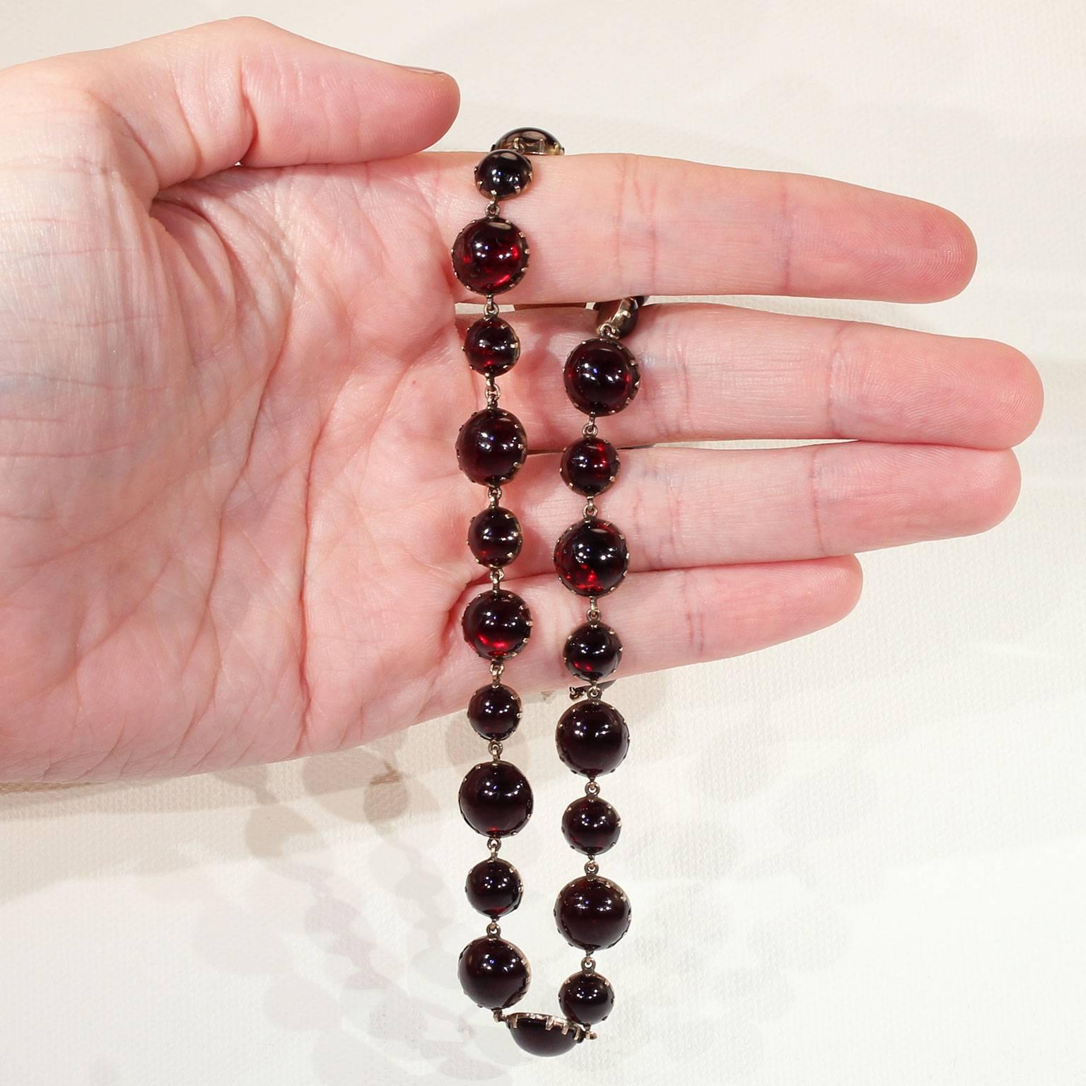 Women's Antique Georgian Gold Cabochon Garnet Necklace For Sale