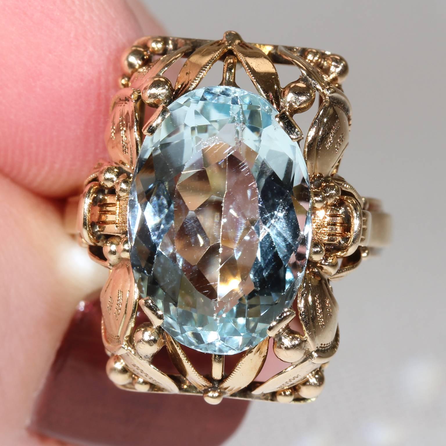 Retro Era Aquamarine Gold Ring In Excellent Condition For Sale In Middleton, WI