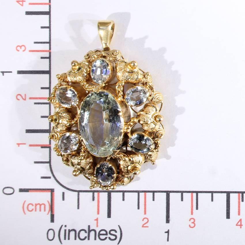 Early Victorian Aquamarine Gold Pendant For Sale 3