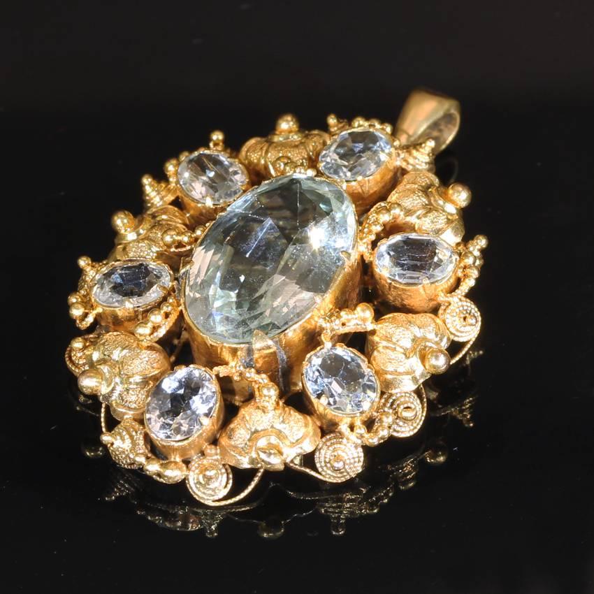 Early Victorian Aquamarine Gold Pendant For Sale 1