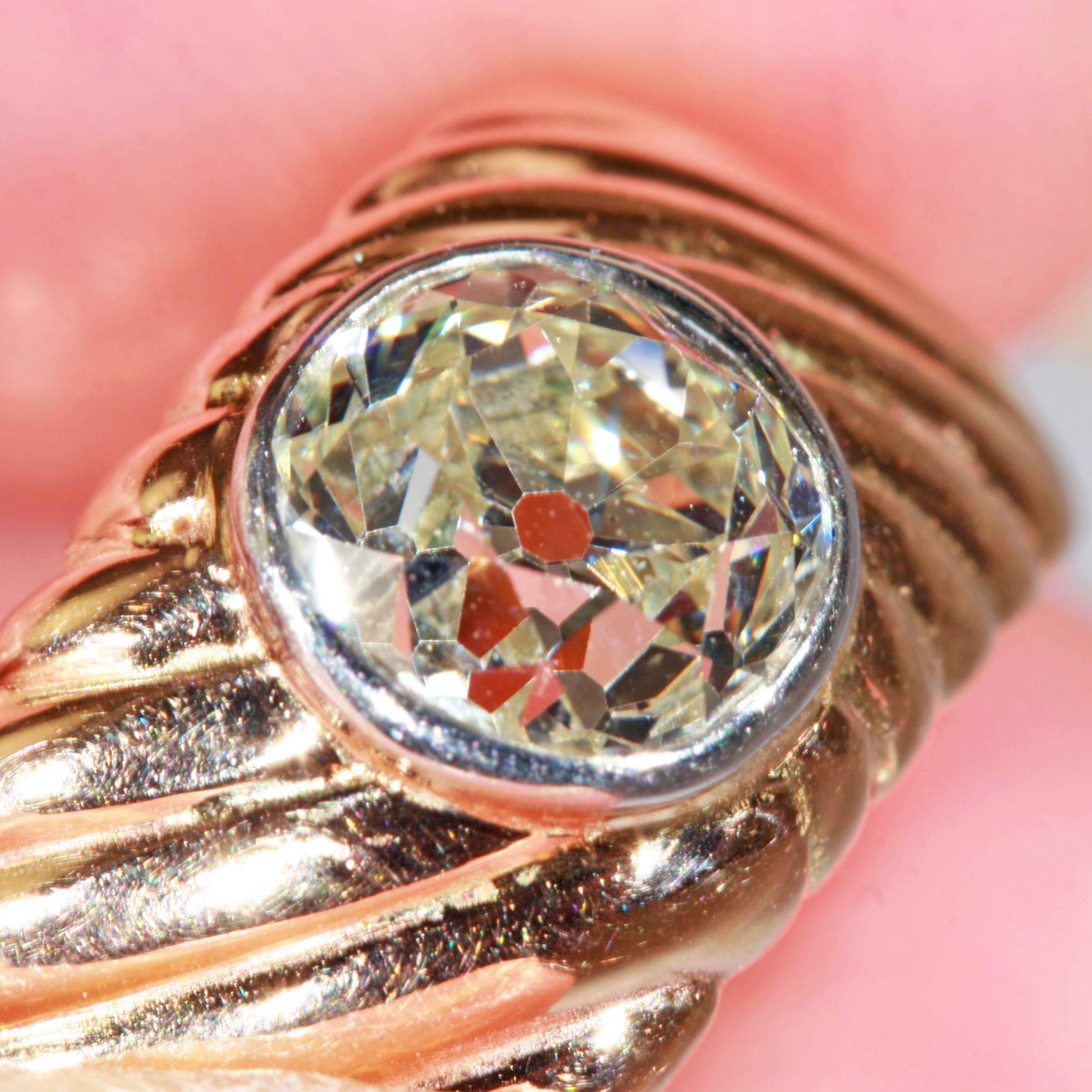 Women's or Men's Art Nouveau 1.35 Carat Diamond Gold Solitaire Engagement Ring For Sale