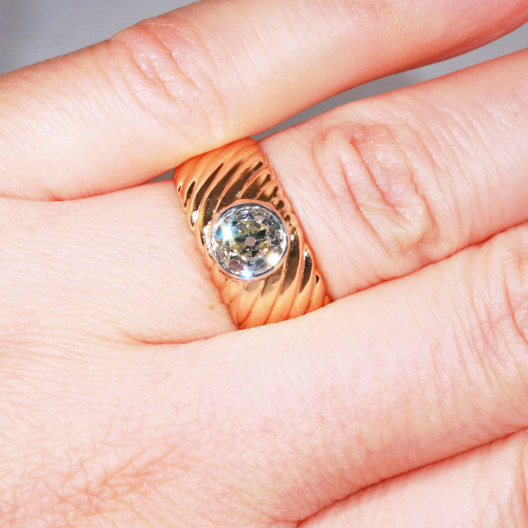 Art Nouveau 1.35 Carat Diamond Gold Solitaire Engagement Ring For Sale 1