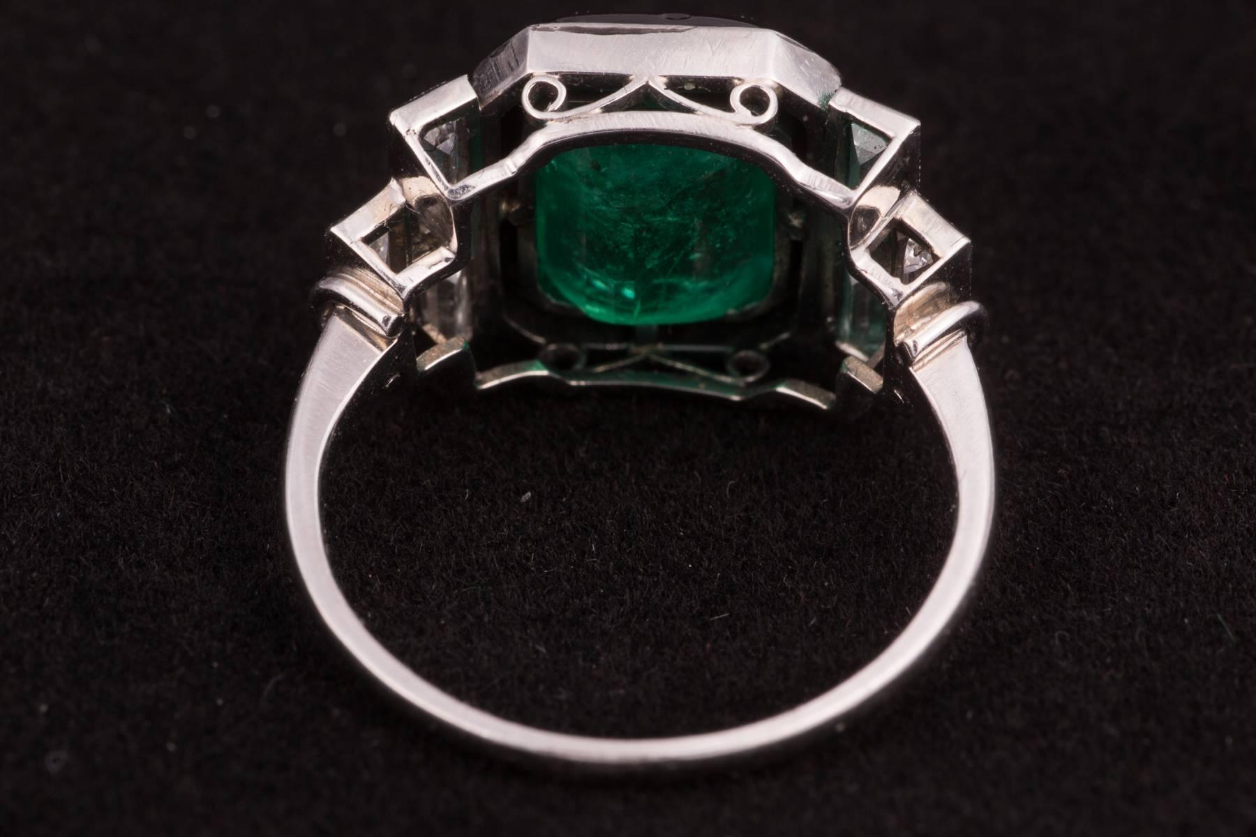 Art Deco Colombian Emerald Diamond Platinum Ring In Excellent Condition In New Orleans, LA