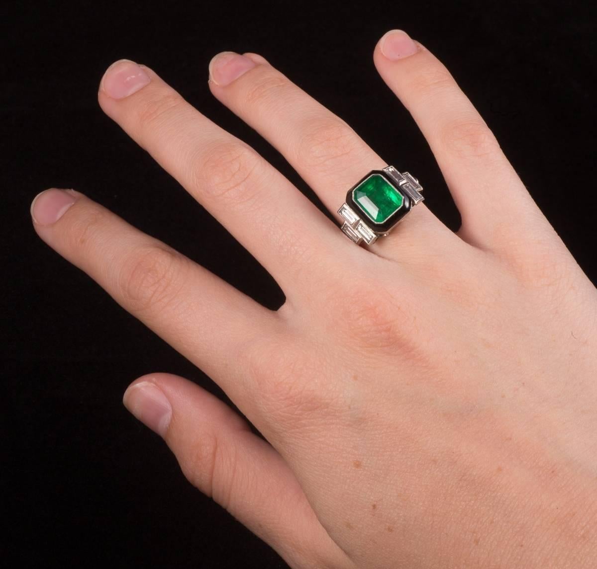 Women's Art Deco Colombian Emerald Diamond Platinum Ring