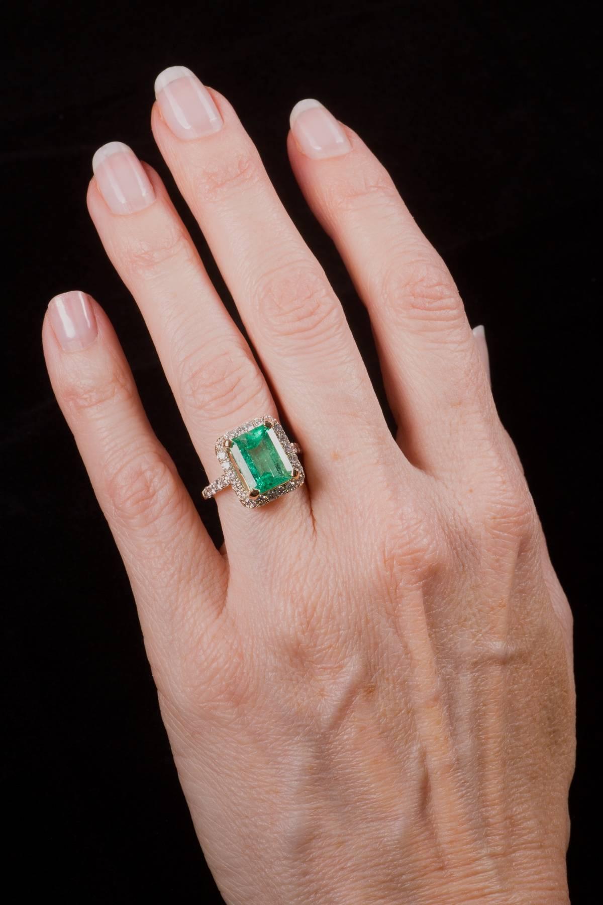 Fabulous Art Deco Colombian Emerald Diamond Gold Ring In Excellent Condition In New Orleans, LA