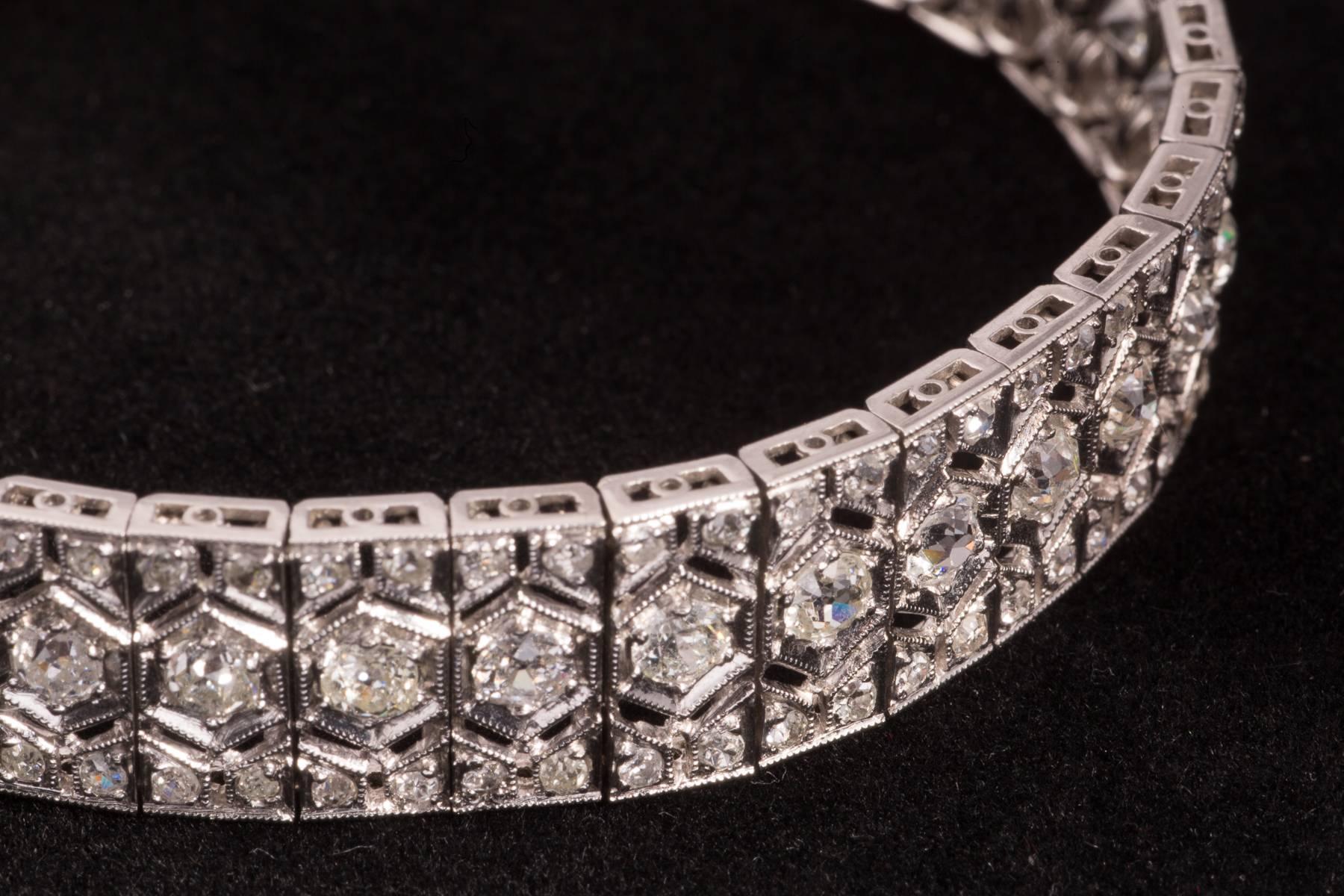 Art Deco Diamond Platinum Link Bracelet In Excellent Condition In New Orleans, LA