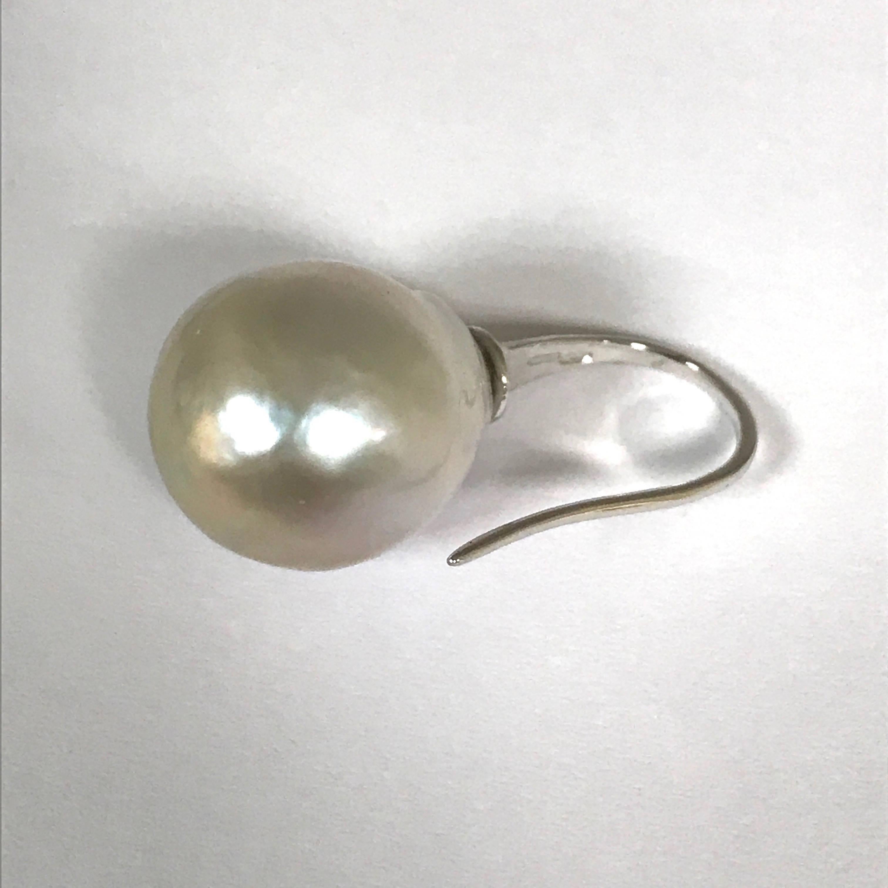 Cultured Pearls and White Gold Drop Earrings In New Condition In Vannes, FR