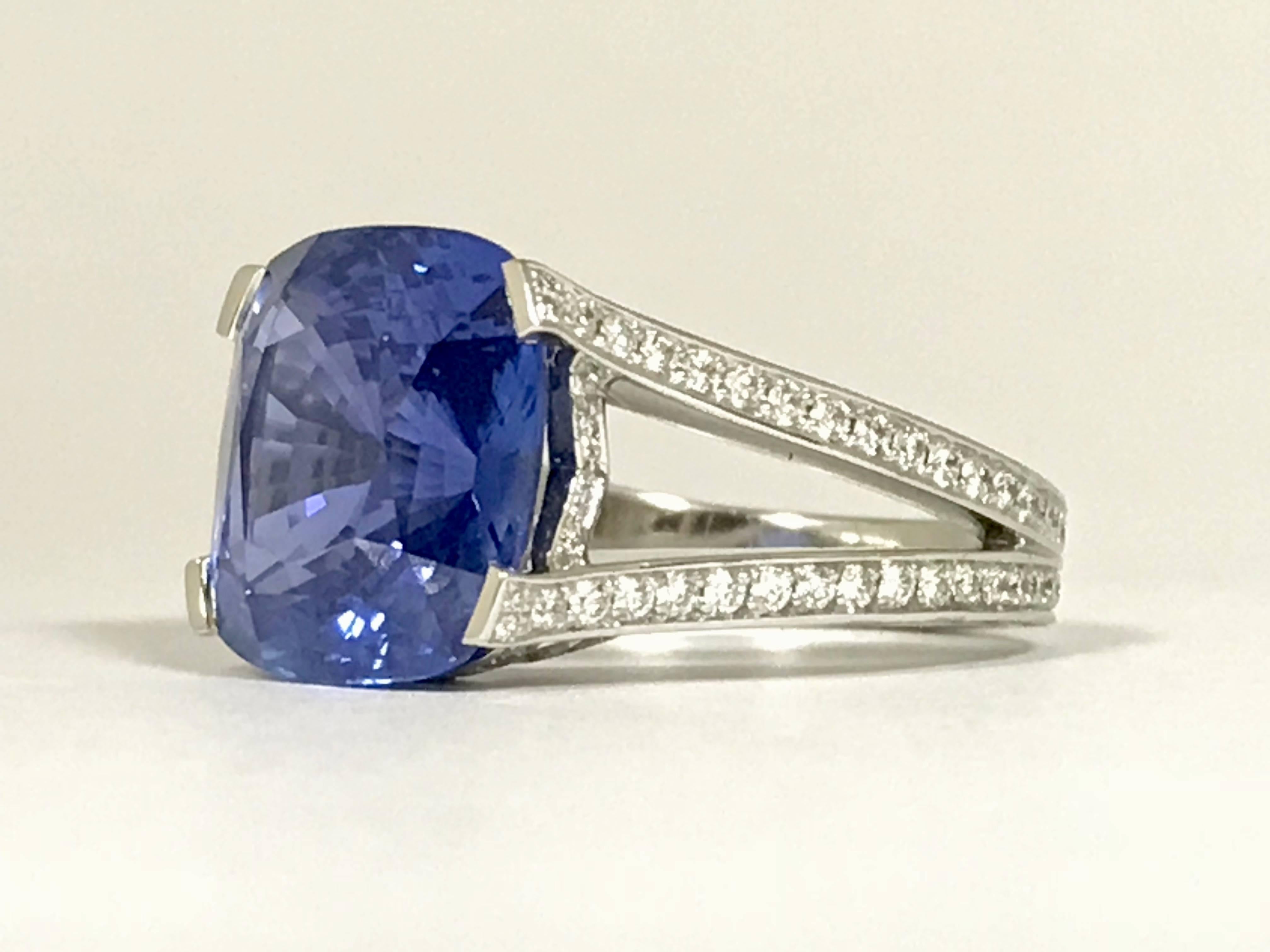 Natural Blue Sapphire GRS Certified 9.47 K and Diamonds Gold Palladium Ring In New Condition In Vannes, FR