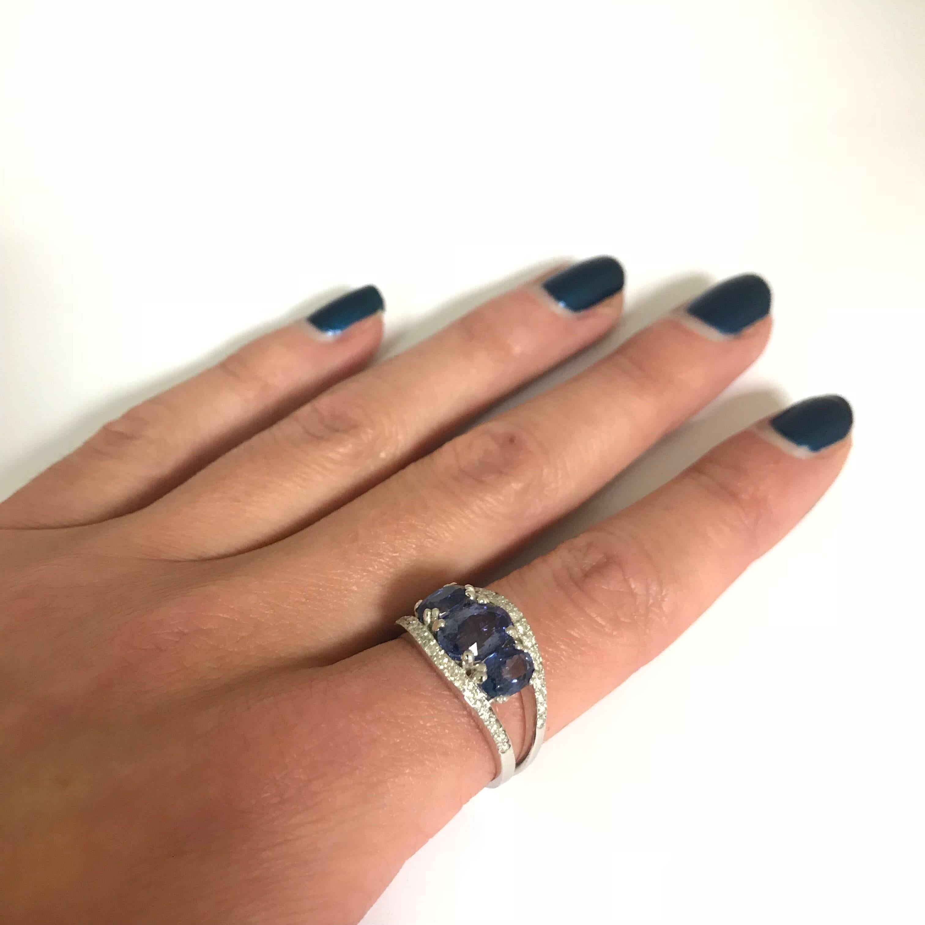 Blue Sapphires 3.0 Carat and White Diamonds White Gold Ring In New Condition In Vannes, FR