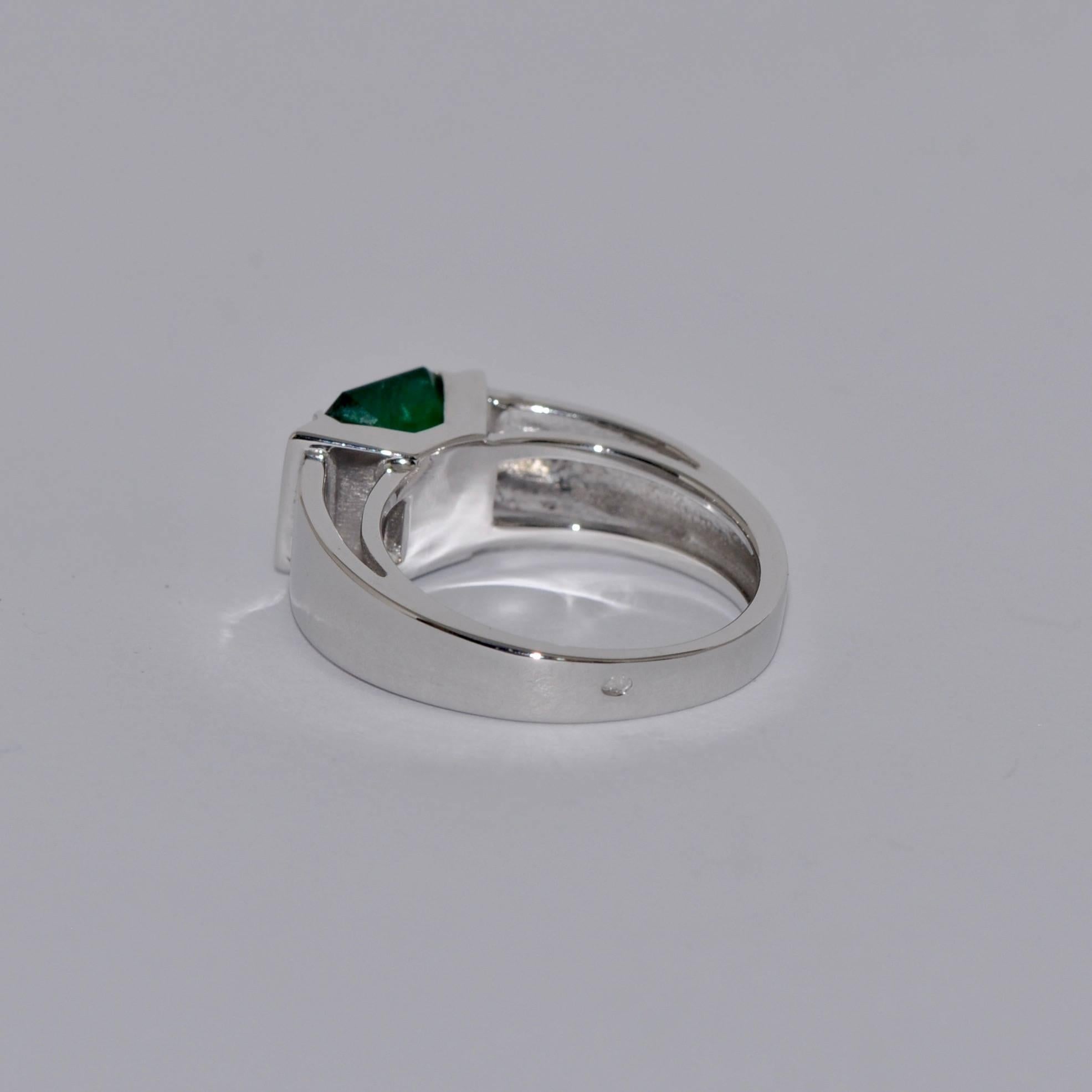 Discover this Emerald and Diamonds White Gold Engagement Ring.
Emerald Shaped Emerald 2.32 Carat 8*6
8 Diamonds Brilliants 0.13 Carat
White Gold 18 Carat 
French Size 54
US Size 6 3/4