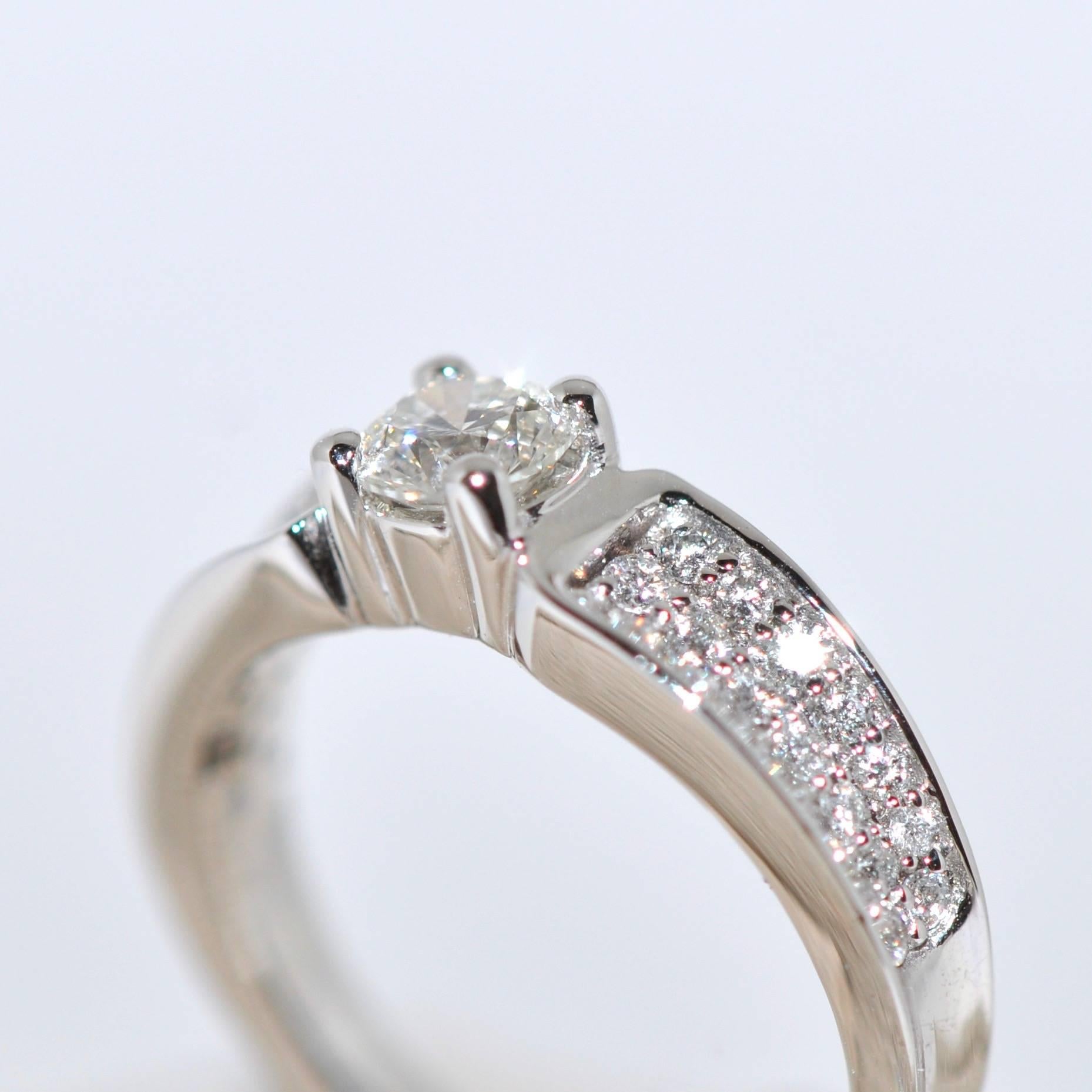 Discover this White Diamonds and White Gold 18 Carat Engagement Ring.
41 Brilliant White Diamonds 0.49 Carat Color H Purity SI
White Center Diamond 0.46 Carat Color H
White Gold 18 Carat
French Size 53
US Size 6 1/4

