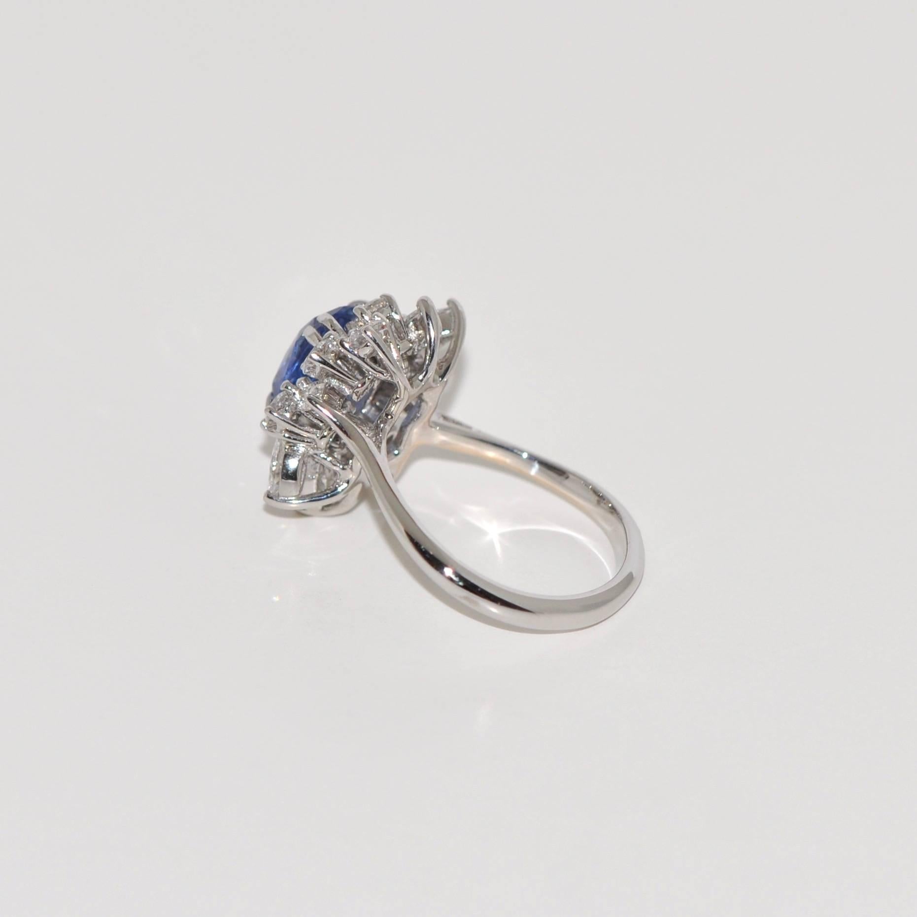 Discover this Sapphire and White Diamonds White Gold Engagement Ring.
Sapphire Blue Oval 2.920 Carat
14 White Diamonds 1.240 Carat
White Gold 18 Carat 
US Size 6 1/2 
French Size 53