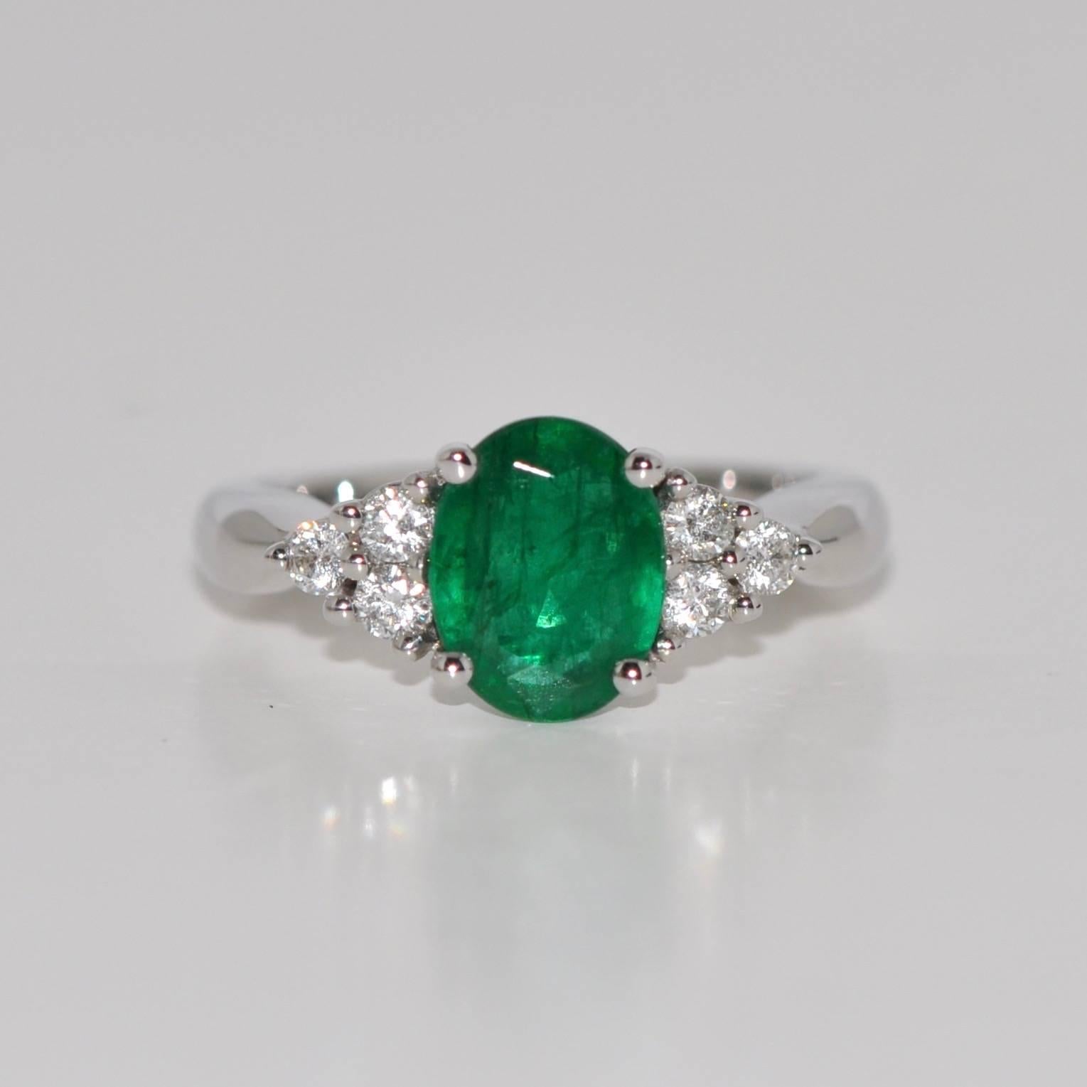 Discover this Emerald and White Diamonds White Gold Engagement Ring.
Oval Emerald 1.52 Carat
6 White Diamonds 0.27 Carat
White Gold 18 Carat
French Size 53
US Size 6 1/4

