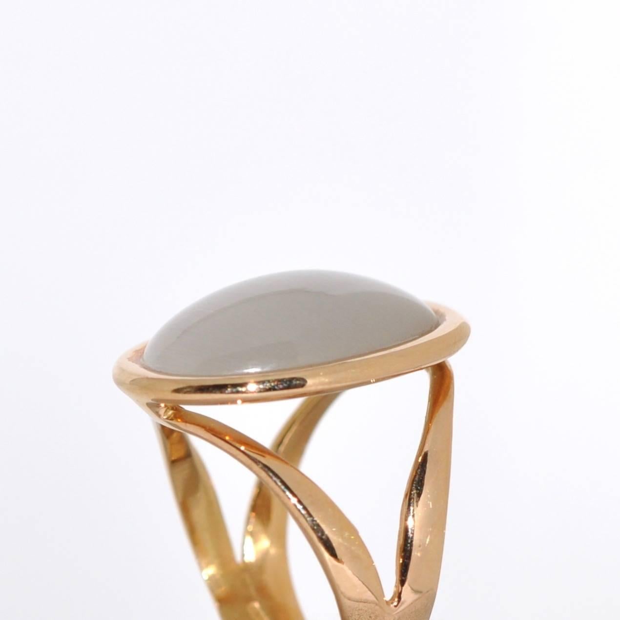 Grey Quartz and Rose Gold 18 Carat Dome Ring In New Condition In Vannes, FR