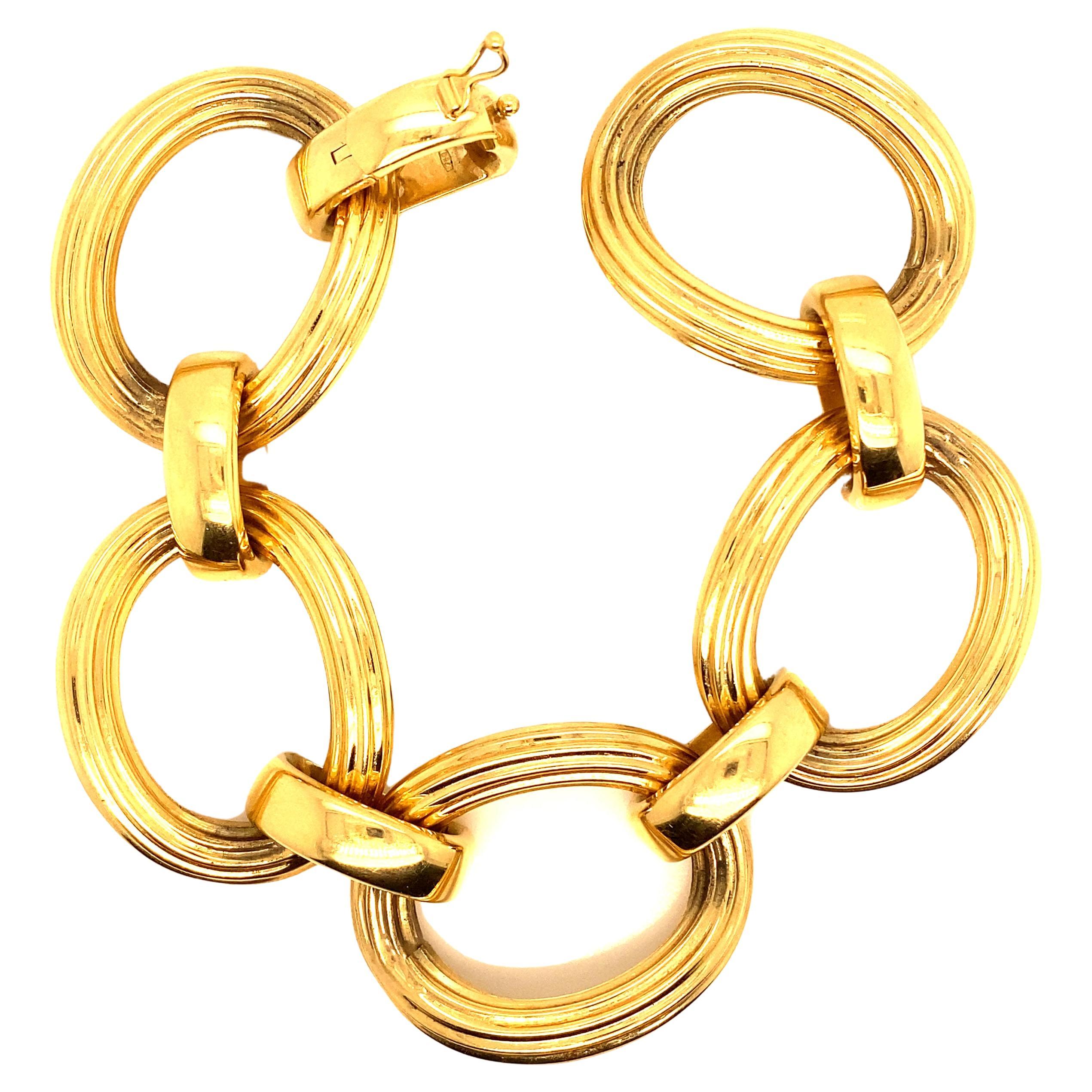 Bracelet Oval Godronée Mesh Yellow Gold 18 Karat  For Sale