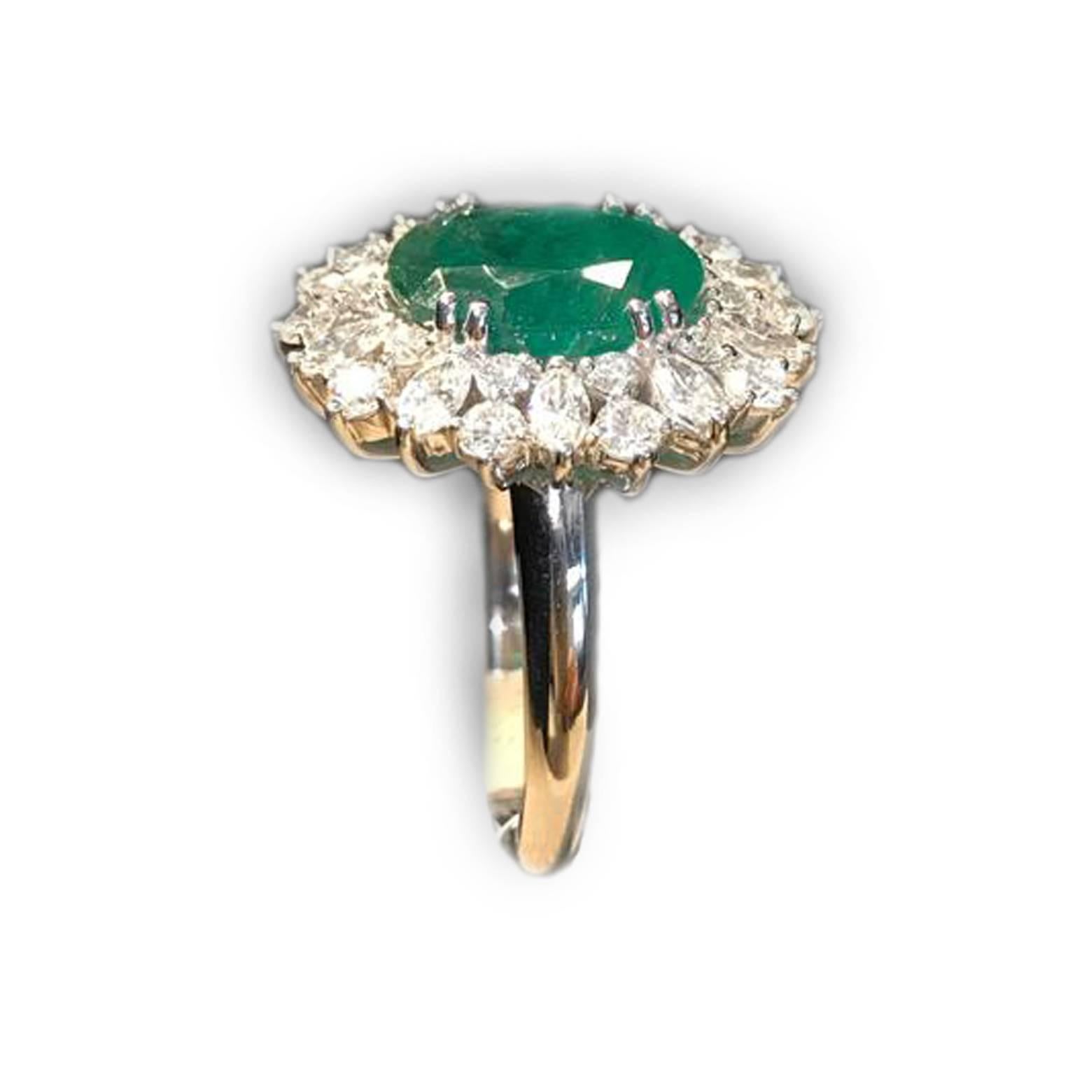 Women's Ring Emerald Diamonds Gold Princess