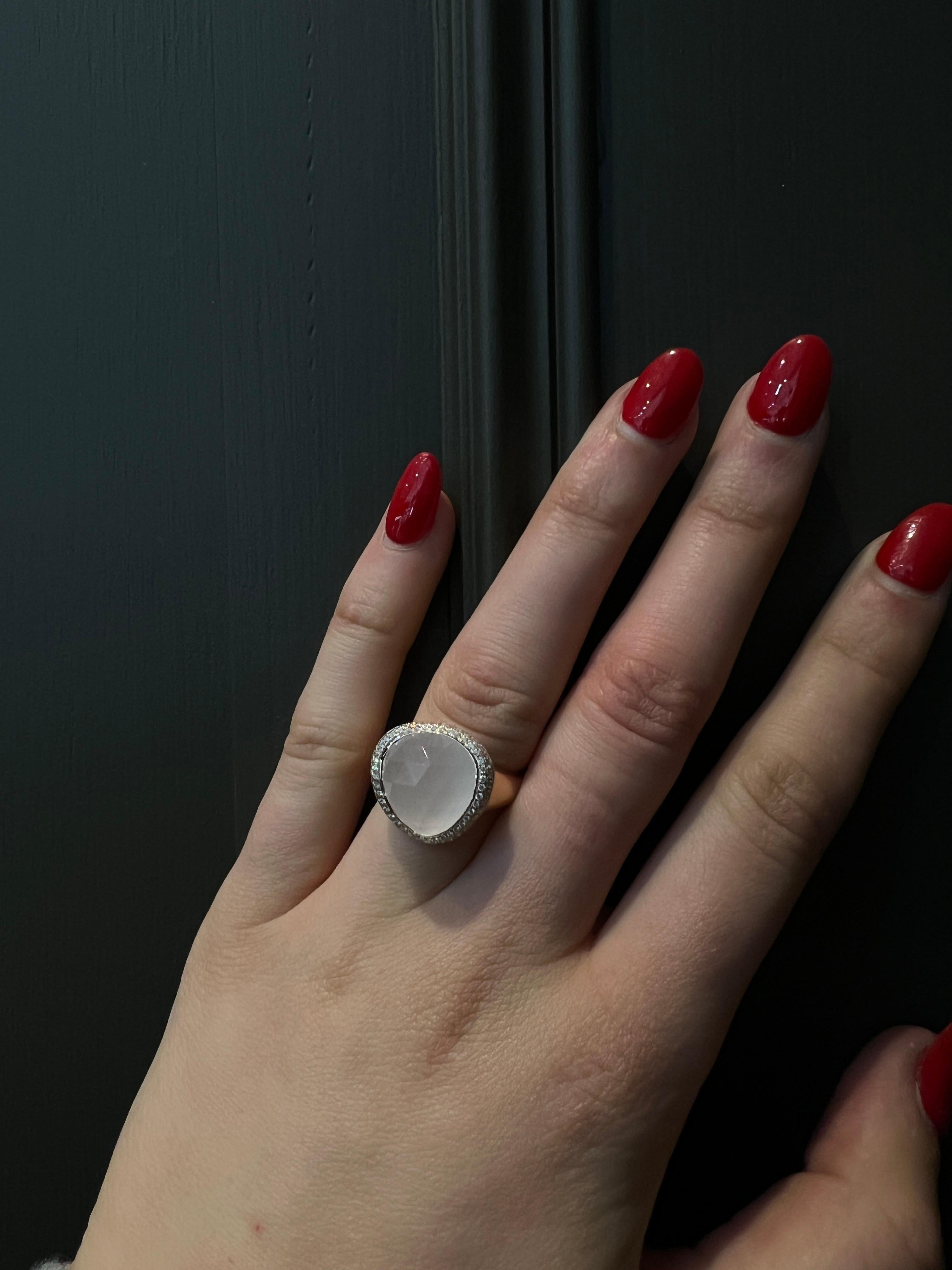 Contemporaneo Anello in oro rosa 18 carati con quarzo bianco e diamante da 8,05 carati in vendita