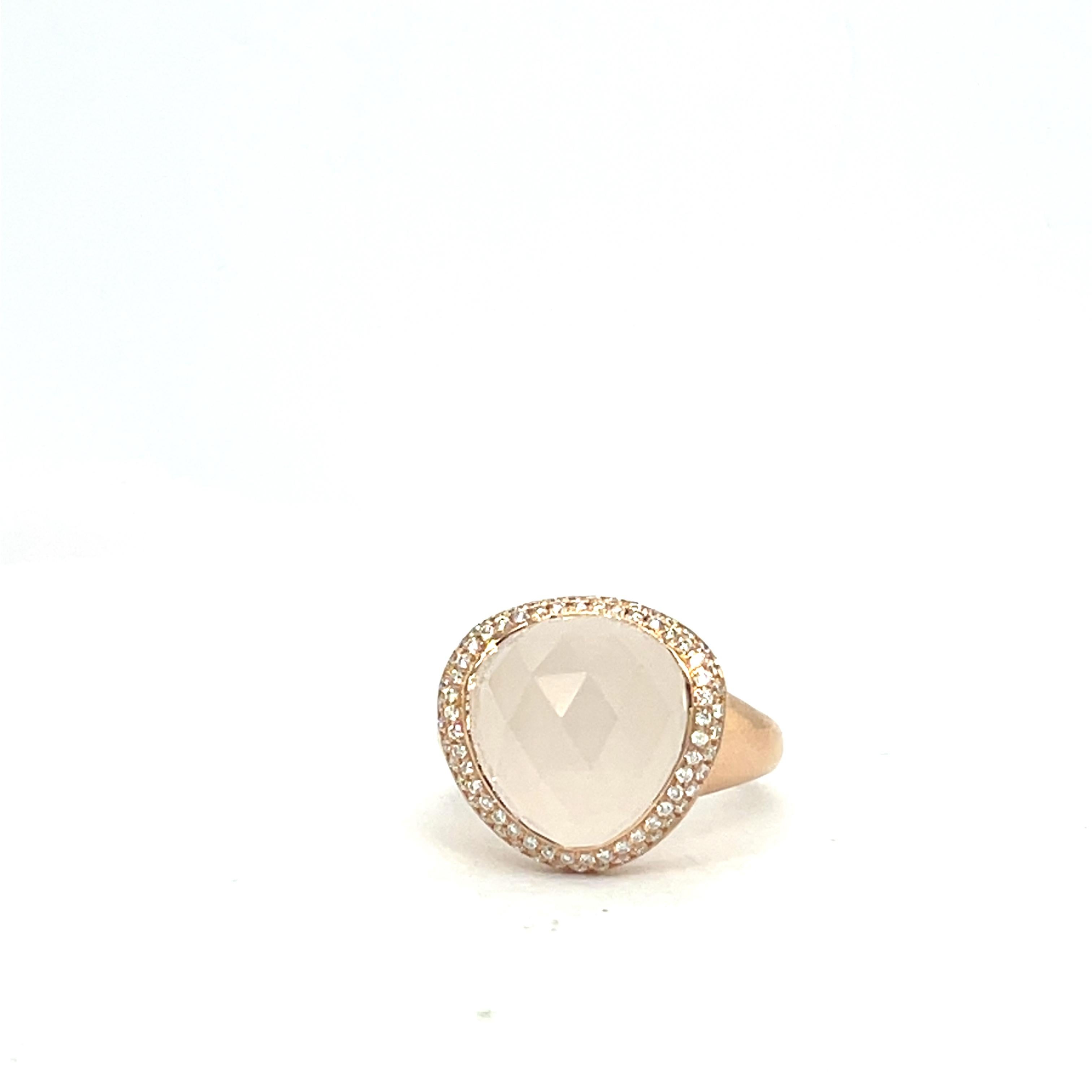 Cabochon Anello in oro rosa 18 carati con quarzo bianco e diamante da 8,05 carati in vendita