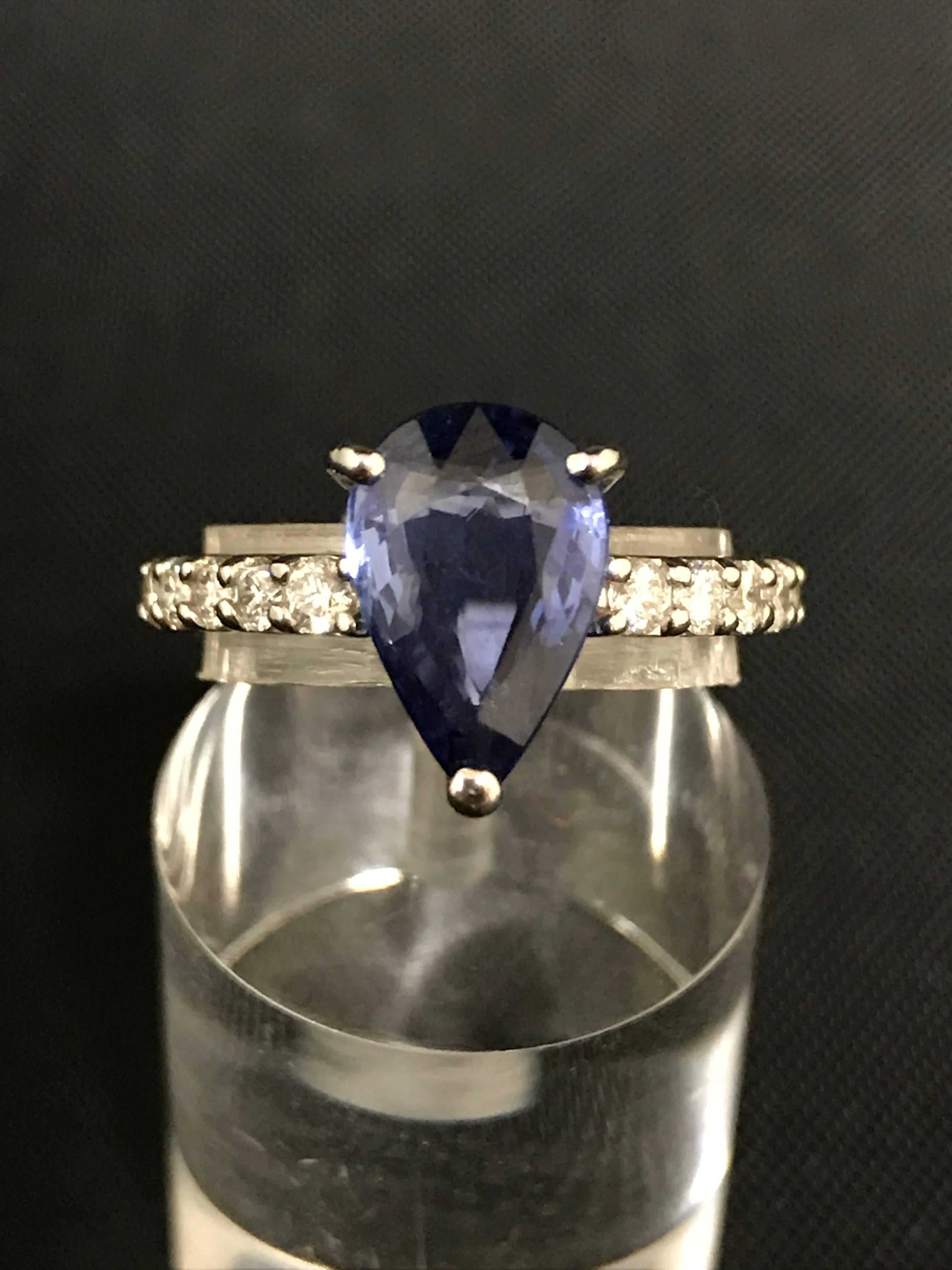 Discover this Blue Ceylon Sapphire Diamond White Gold Ring.
White Gold 18 Carat 
Diamonds 0.42 
Ceylon Sapphire 2.58 
Size : 52