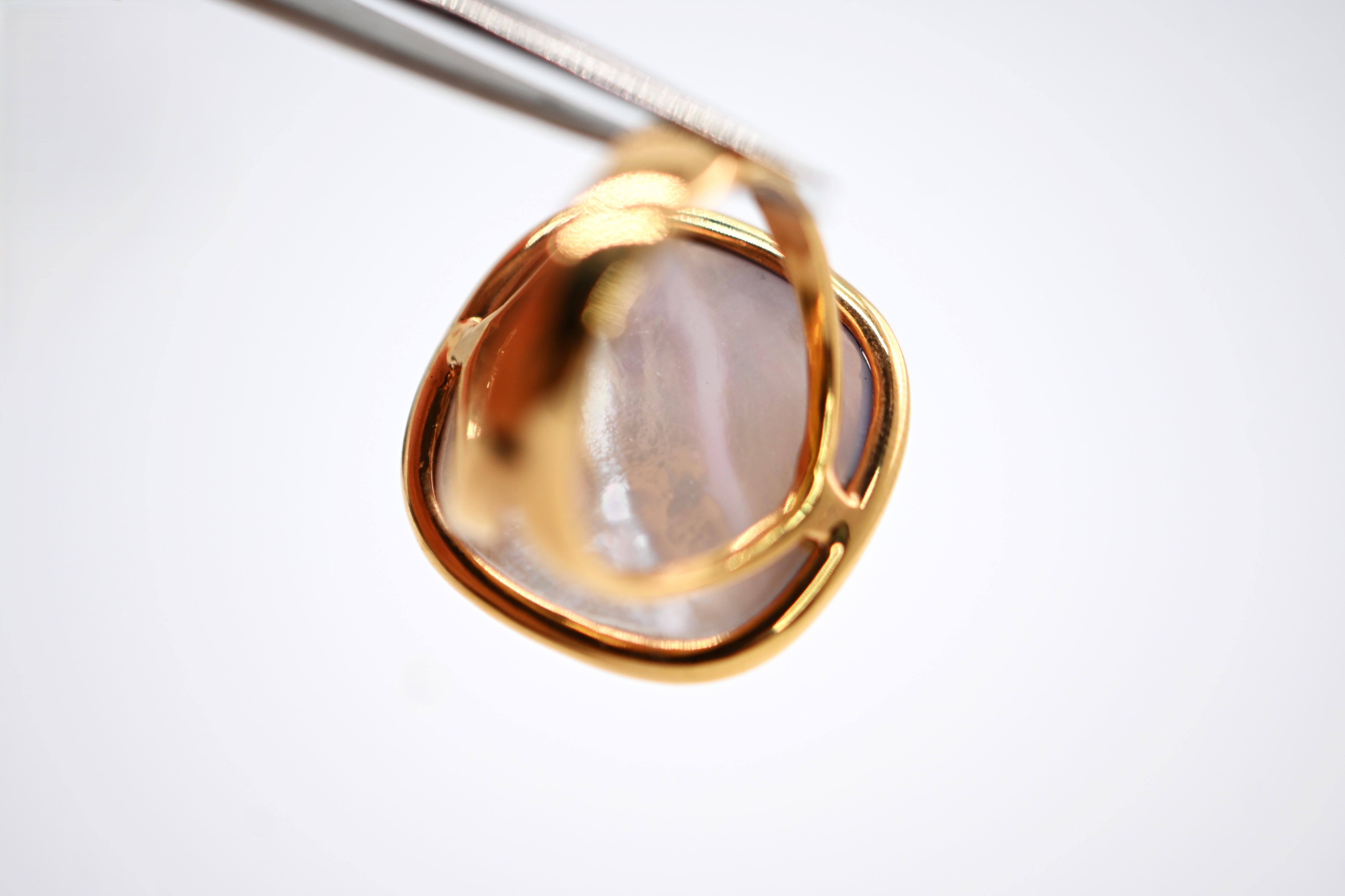 Cabochon Anello con ametista, madreperla e oro giallo in vendita
