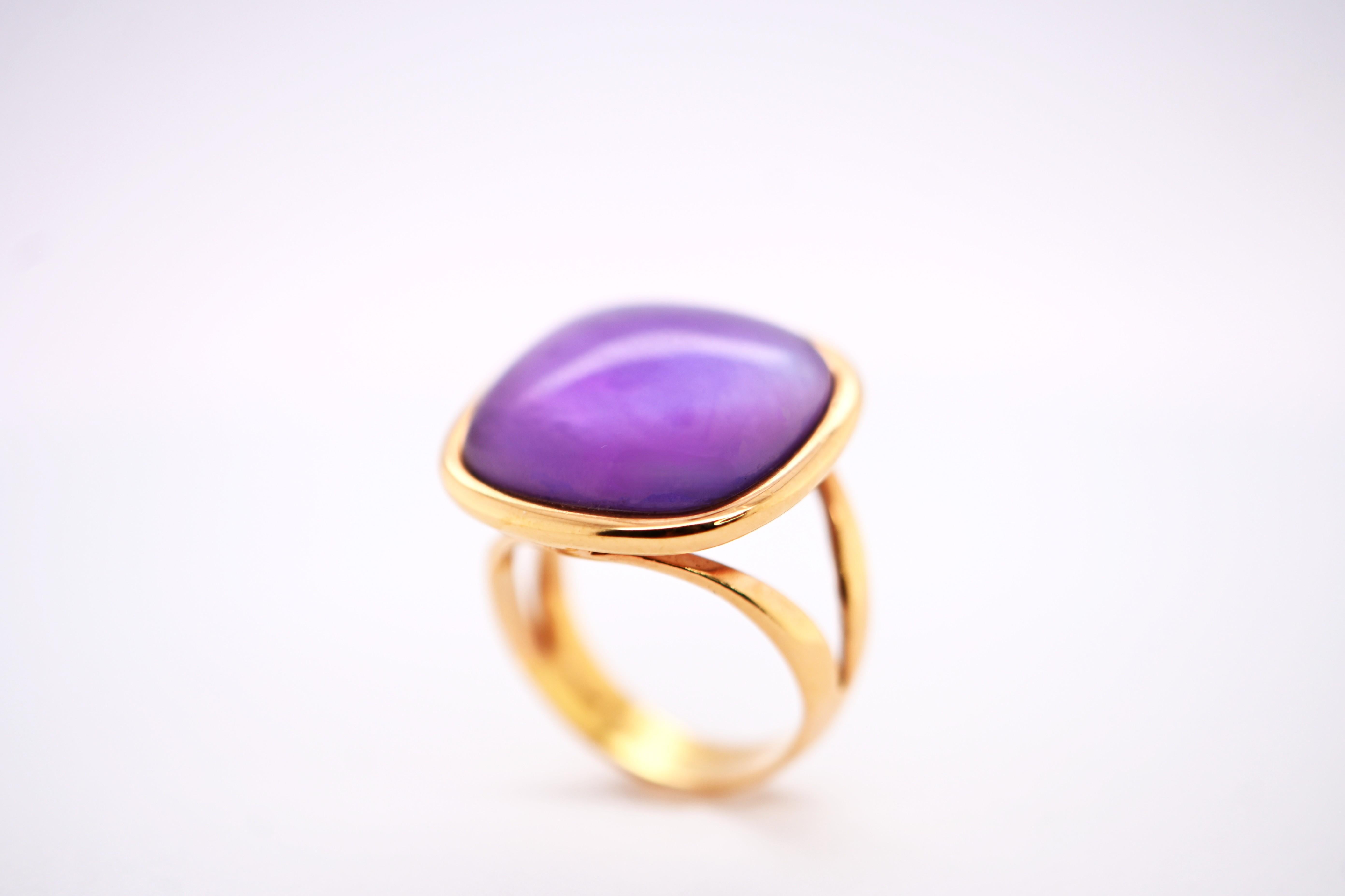 Anello con ametista, madreperla e oro giallo in vendita 2