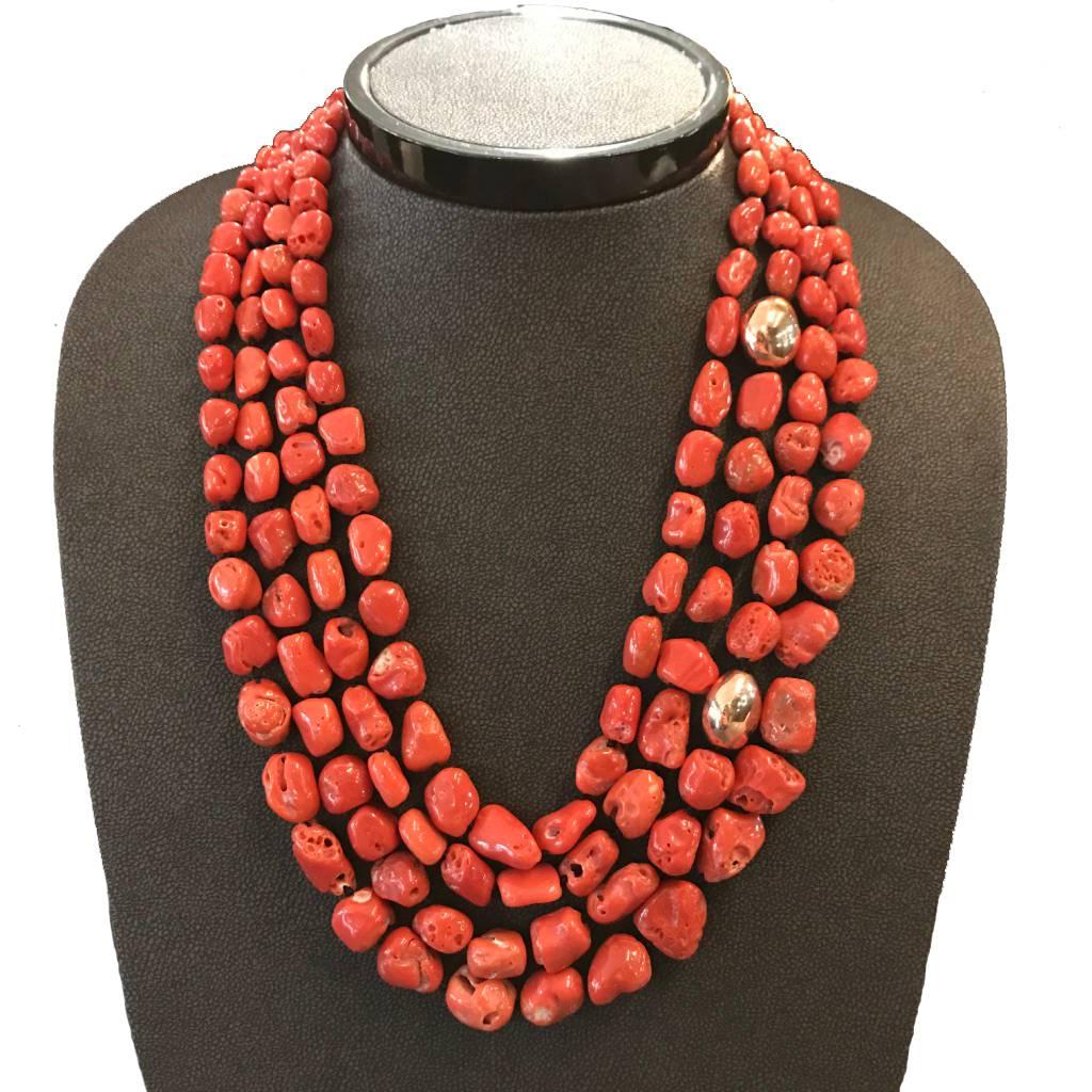 Discover this Coral and Rose Gold Pearls Bakelite Clasp Beaded Necklace.
Natural Coral
Bakelite Clasp
2 Rose Gold Pearl