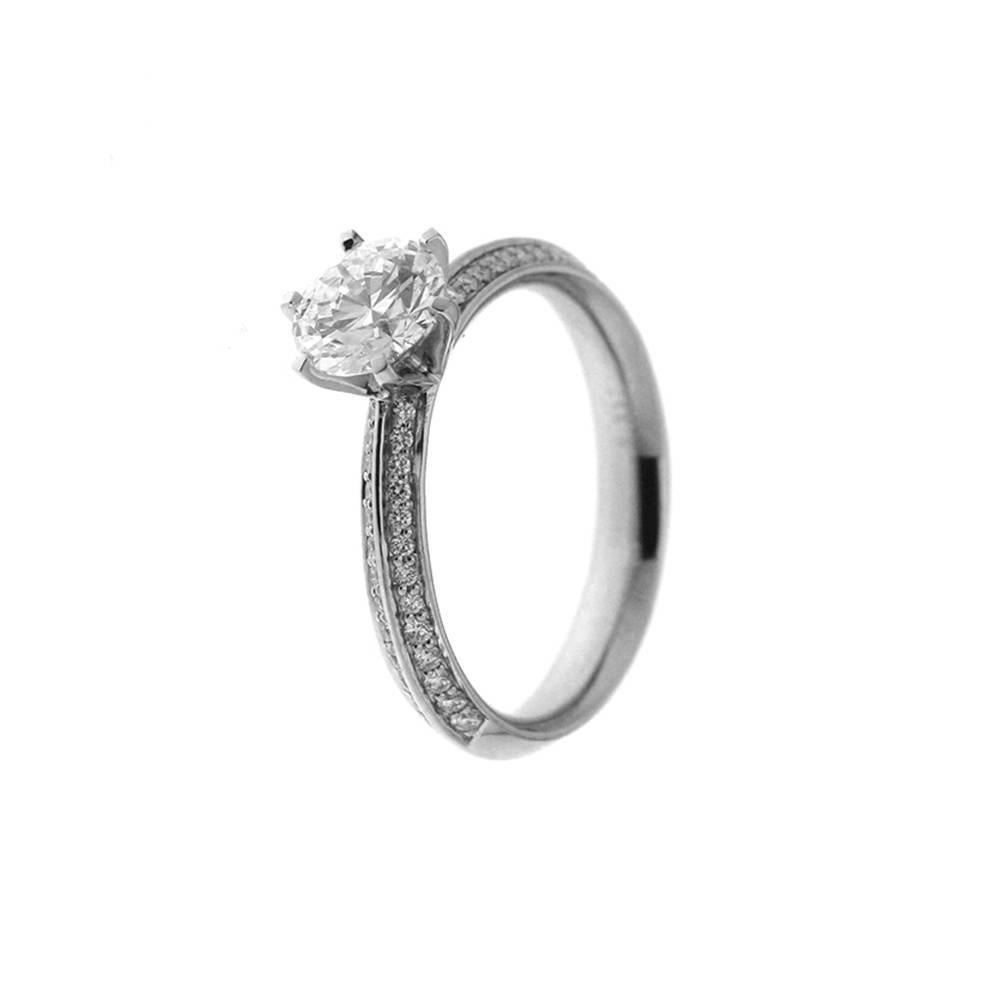 Beautiful and Elegant Engagement Ring
White Gold
1 Diamond 1,06 Carat Purety VS Color F
52 Diamonds 0,39 Carat Purety VS Color F