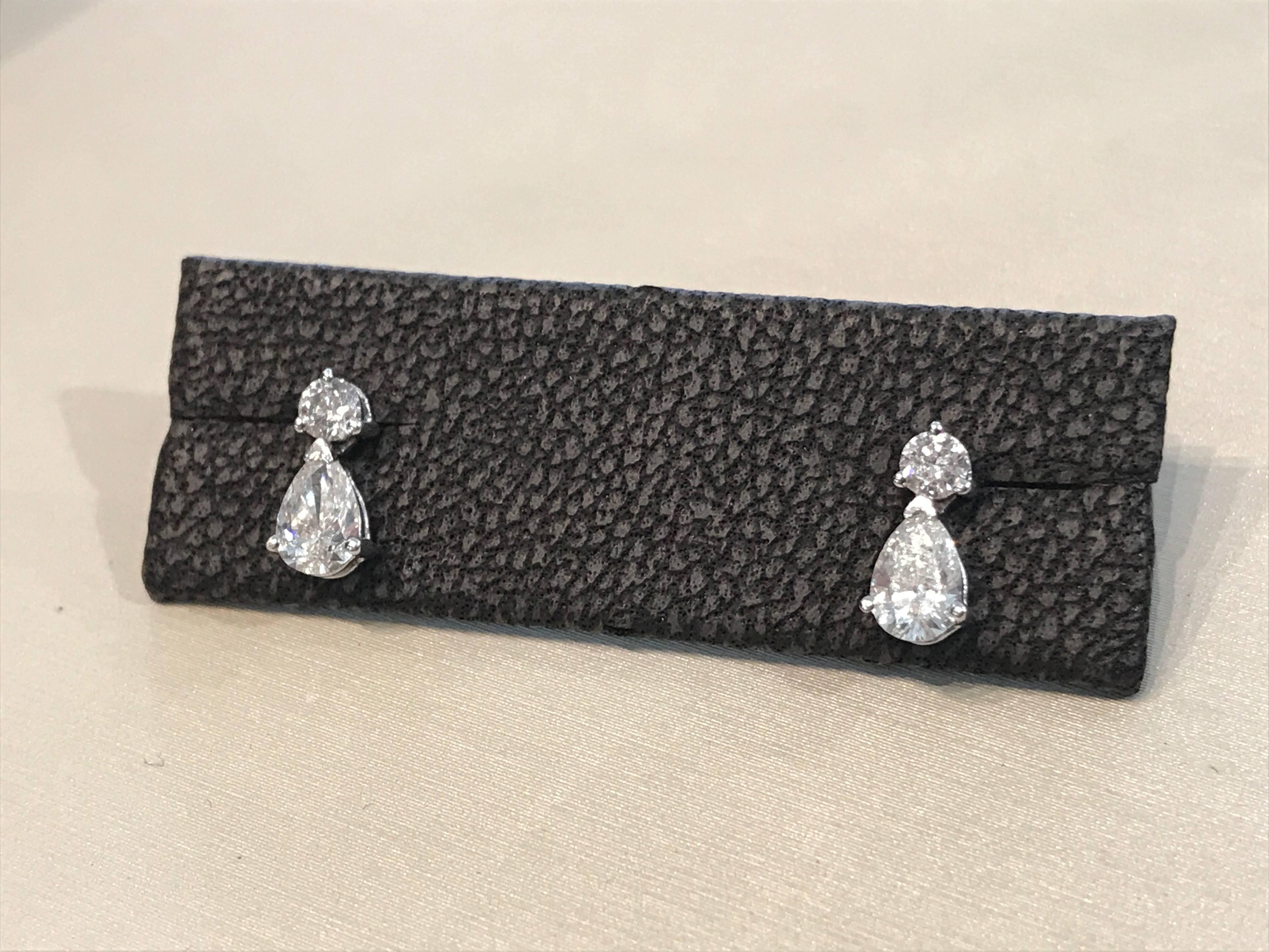 Diamonds Pear Shaped and White Gold Earrings In New Condition In Vannes, FR