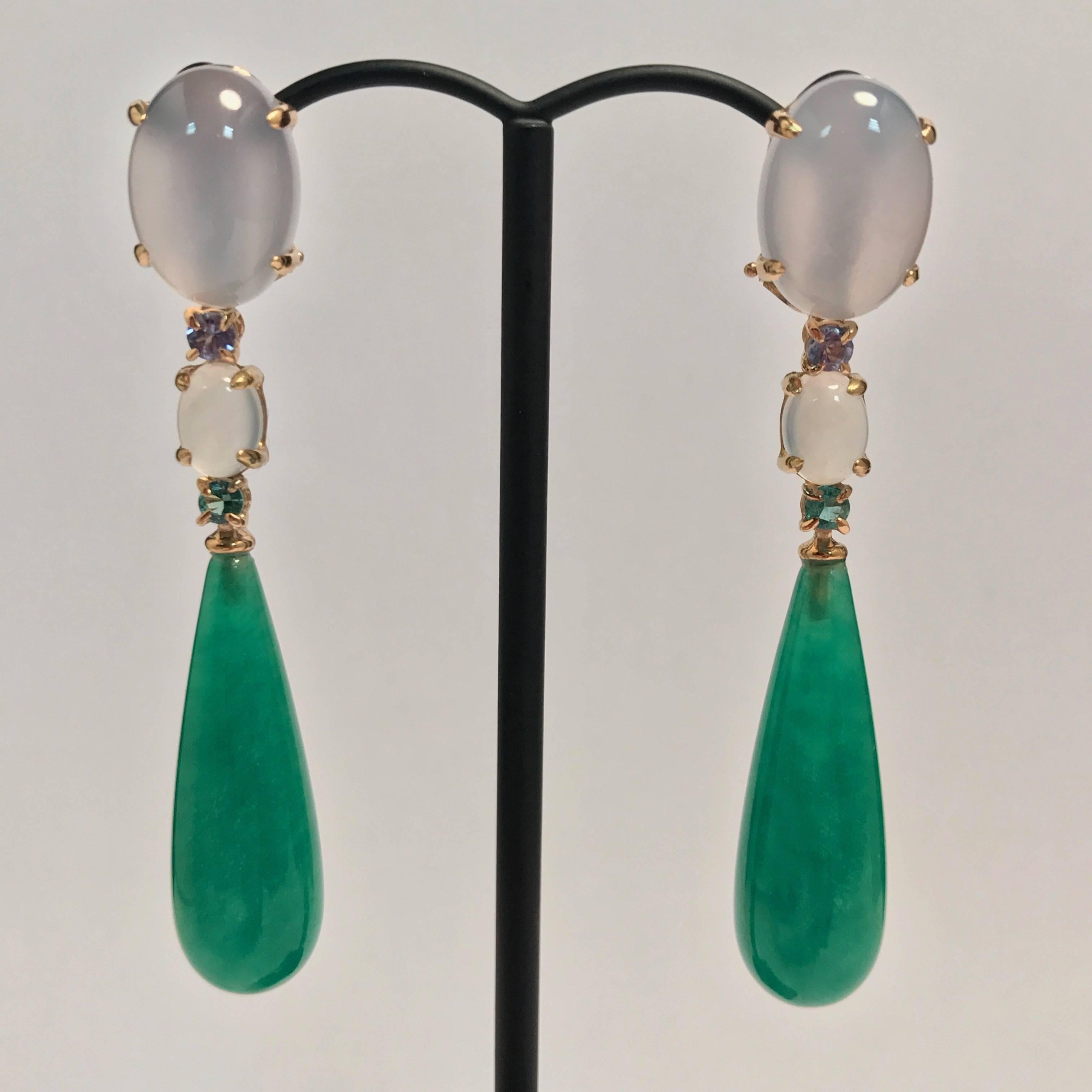 Discover this Wonderful Yellow Gold, Jade, Tanzanite, Chalcedony and Emerald Earrings.
Yellow Gold 18 Carat
Jade
Tanzanite 
Chalcedony
Emerald